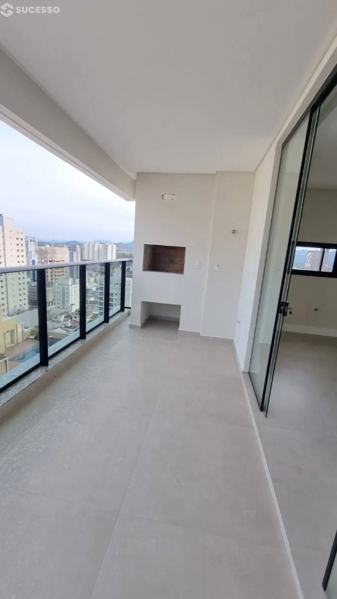 Apartamento Novo no Brooklyn Tower - Meia Praia, Itapema