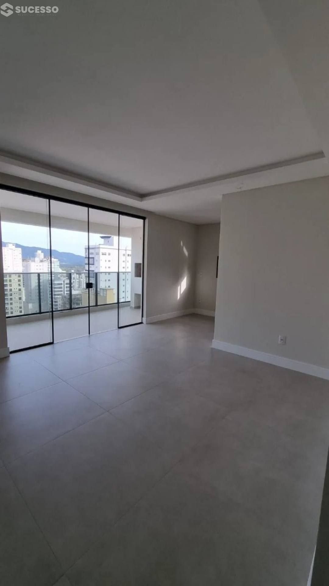 Apartamento Novo no Brooklyn Tower - Meia Praia, Itapema