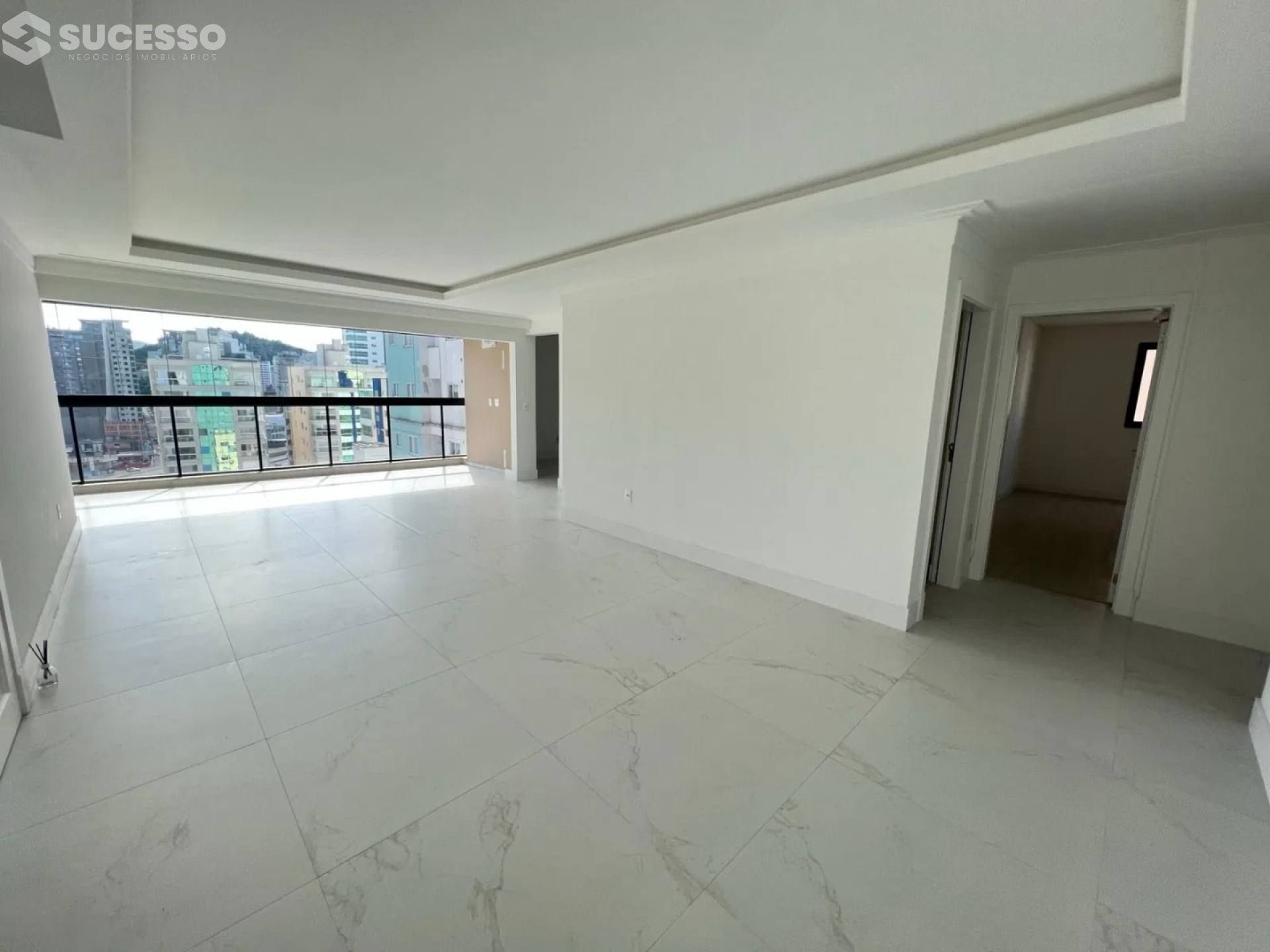 Apartamento Novo na Meia Praia, Itapema