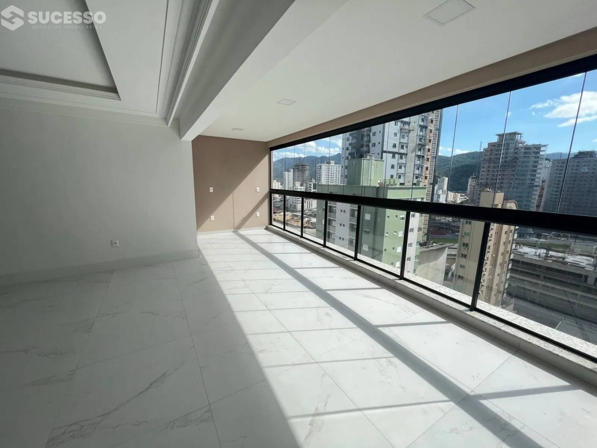 Apartamento Novo na Meia Praia, Itapema