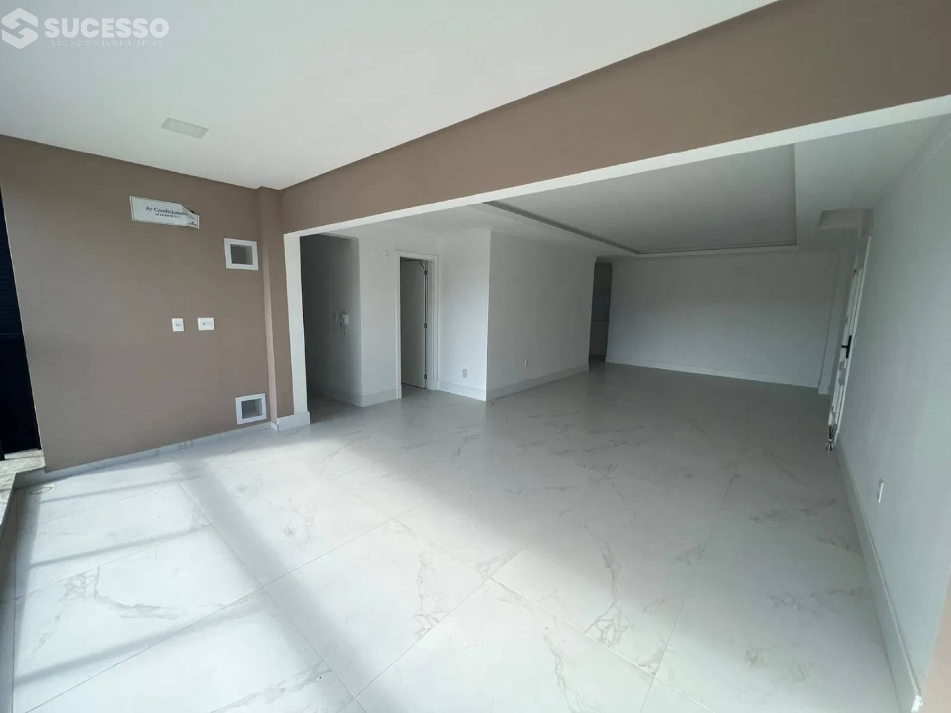 Apartamento Novo na Meia Praia, Itapema