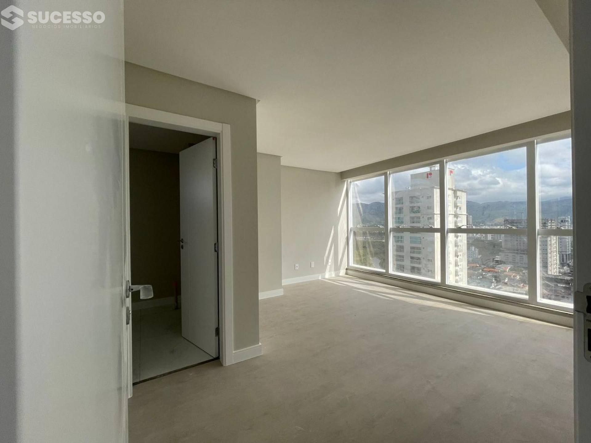 Cobertura Duplex na Meia Praia, Itapema