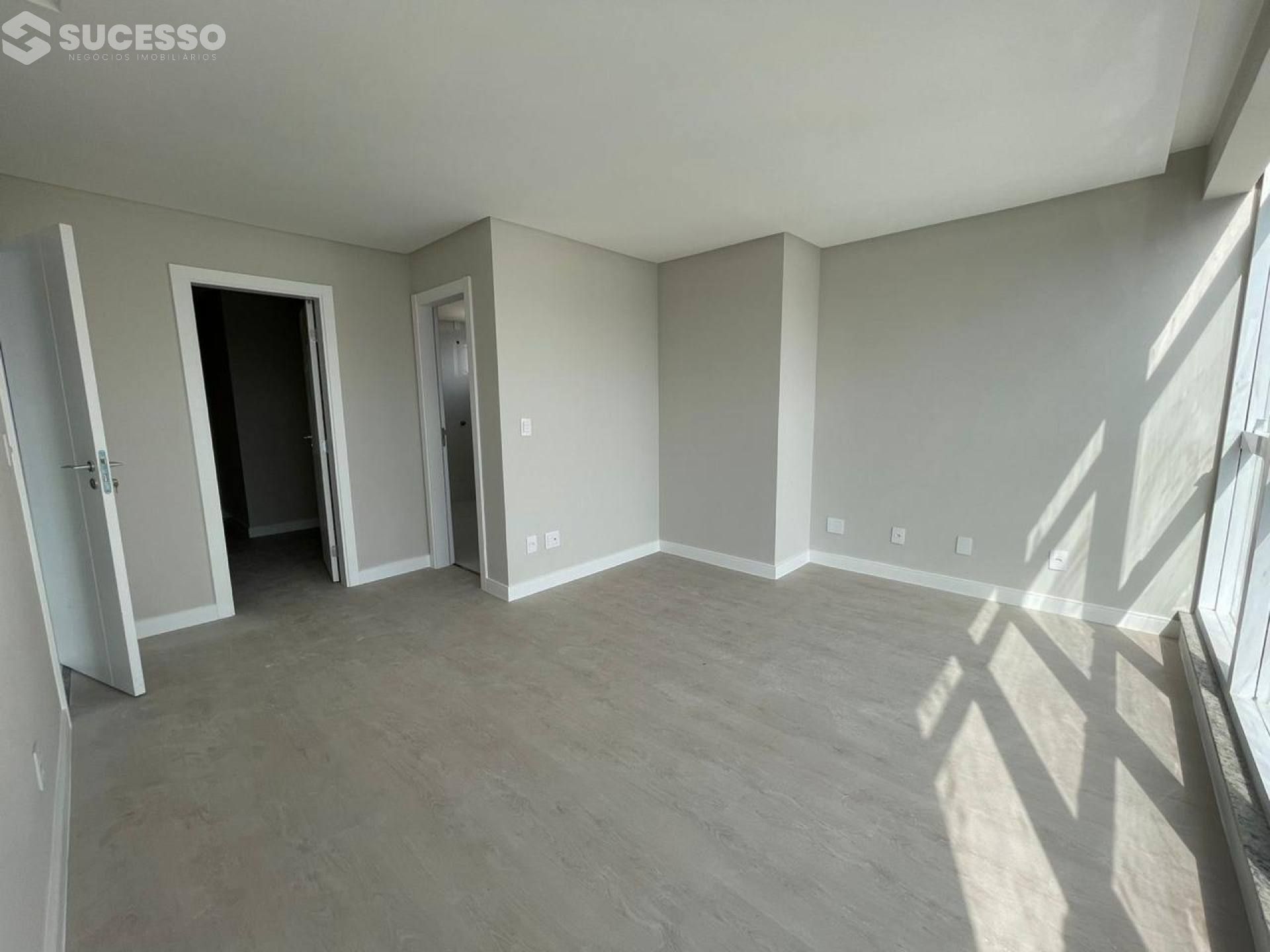 Cobertura Duplex na Meia Praia, Itapema