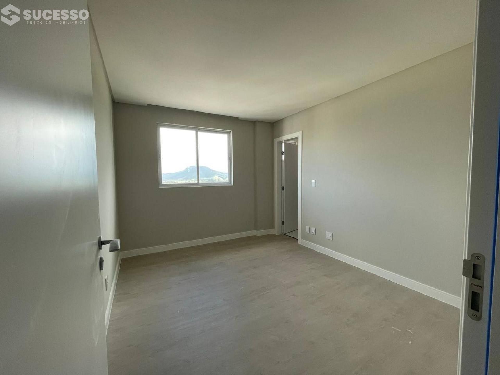 Cobertura Duplex na Meia Praia, Itapema