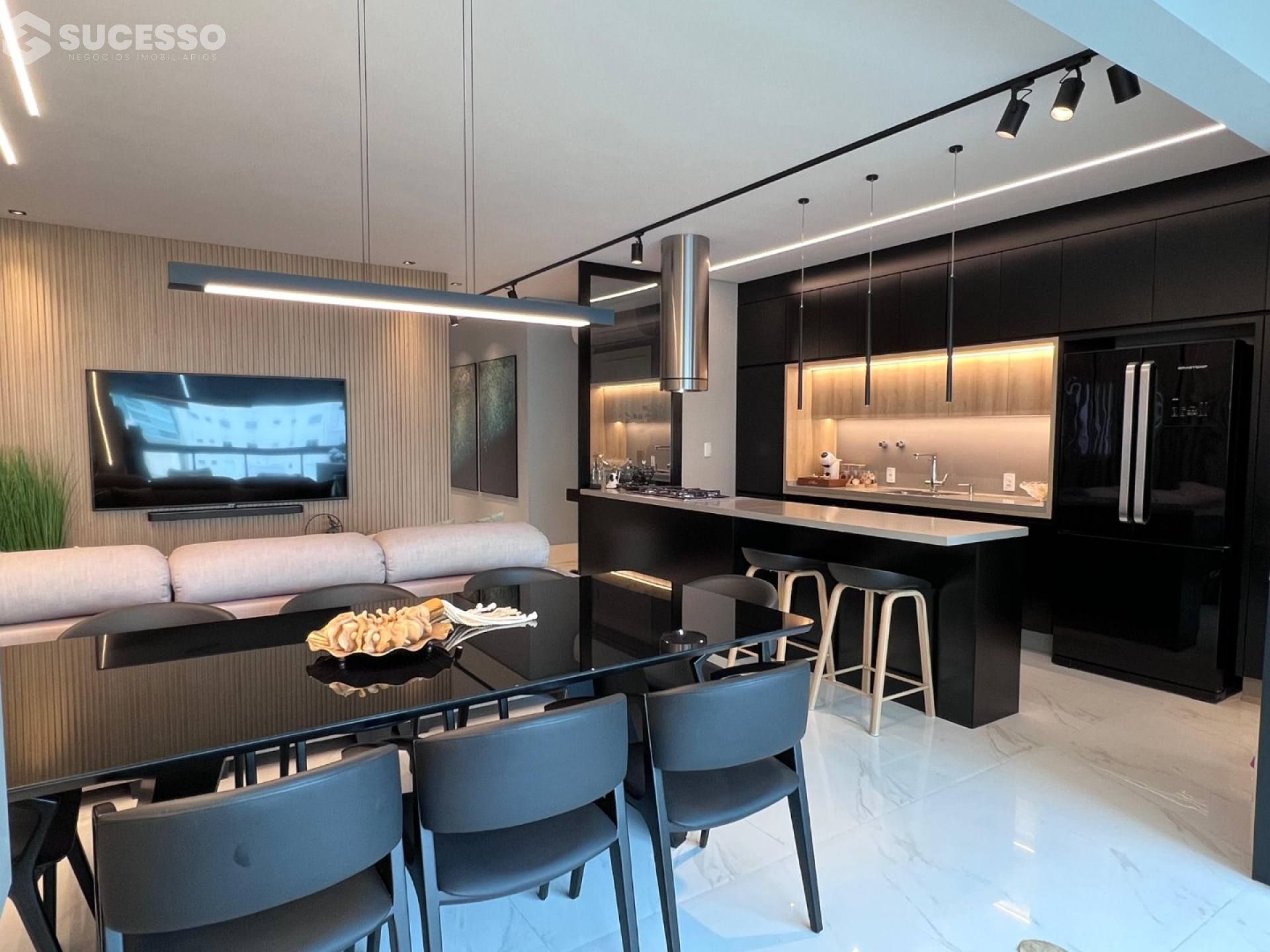 Apartamento Para Vender com 4 suítes no bairro Meia Praia, Itapema