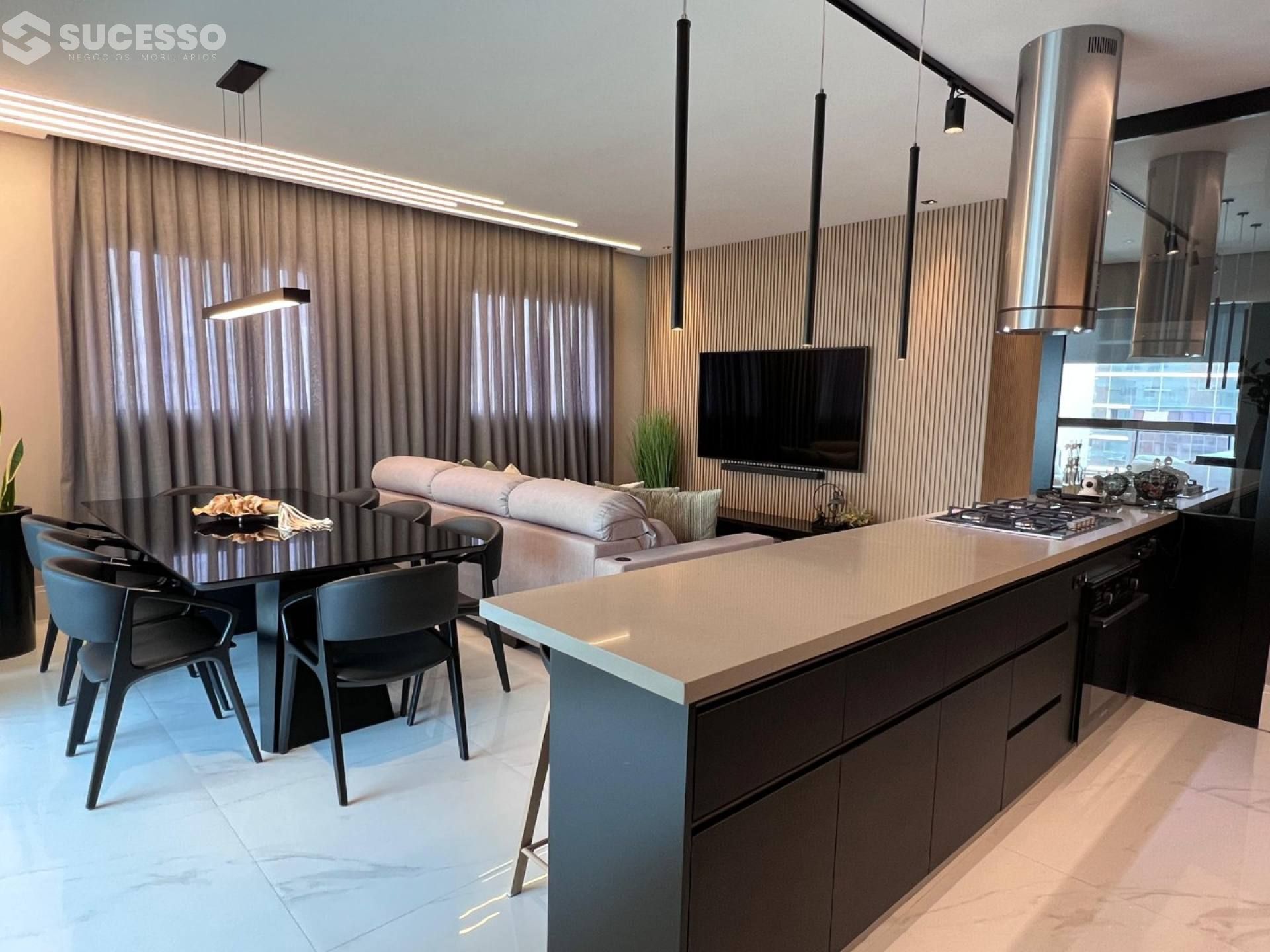 Apartamento Para Vender com 4 suítes no bairro Meia Praia, Itapema