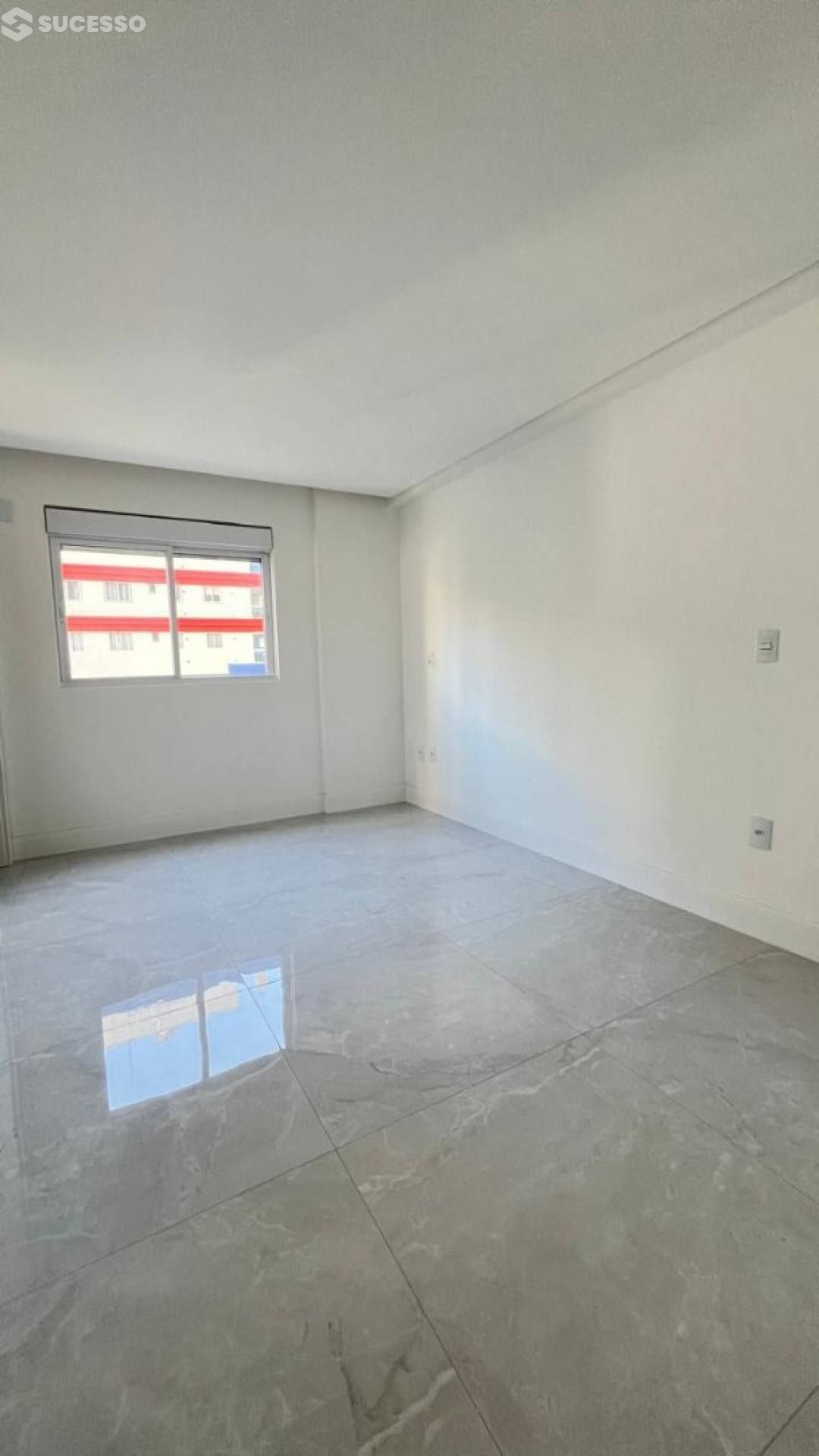 Apartamento Novo com 3 suítes no bairro Meia Praia, Itapema