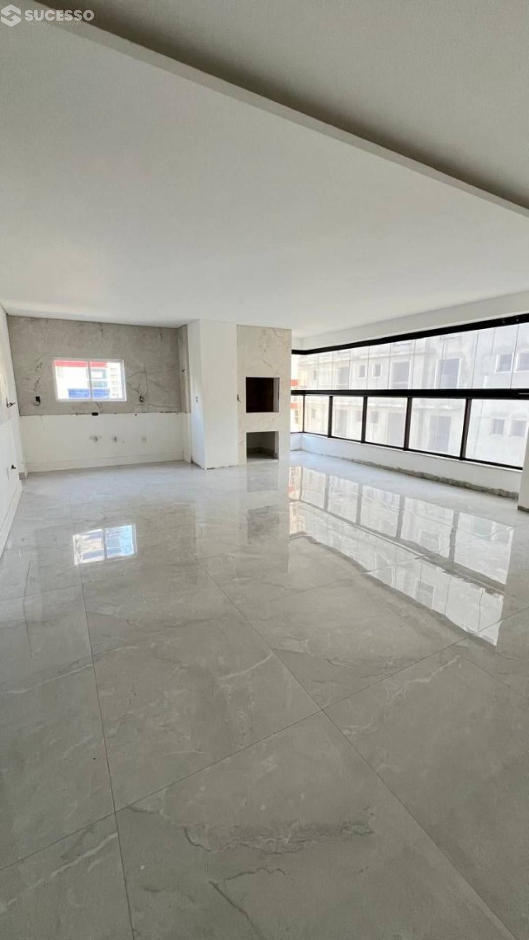 Apartamento Novo com 3 suítes no bairro Meia Praia, Itapema