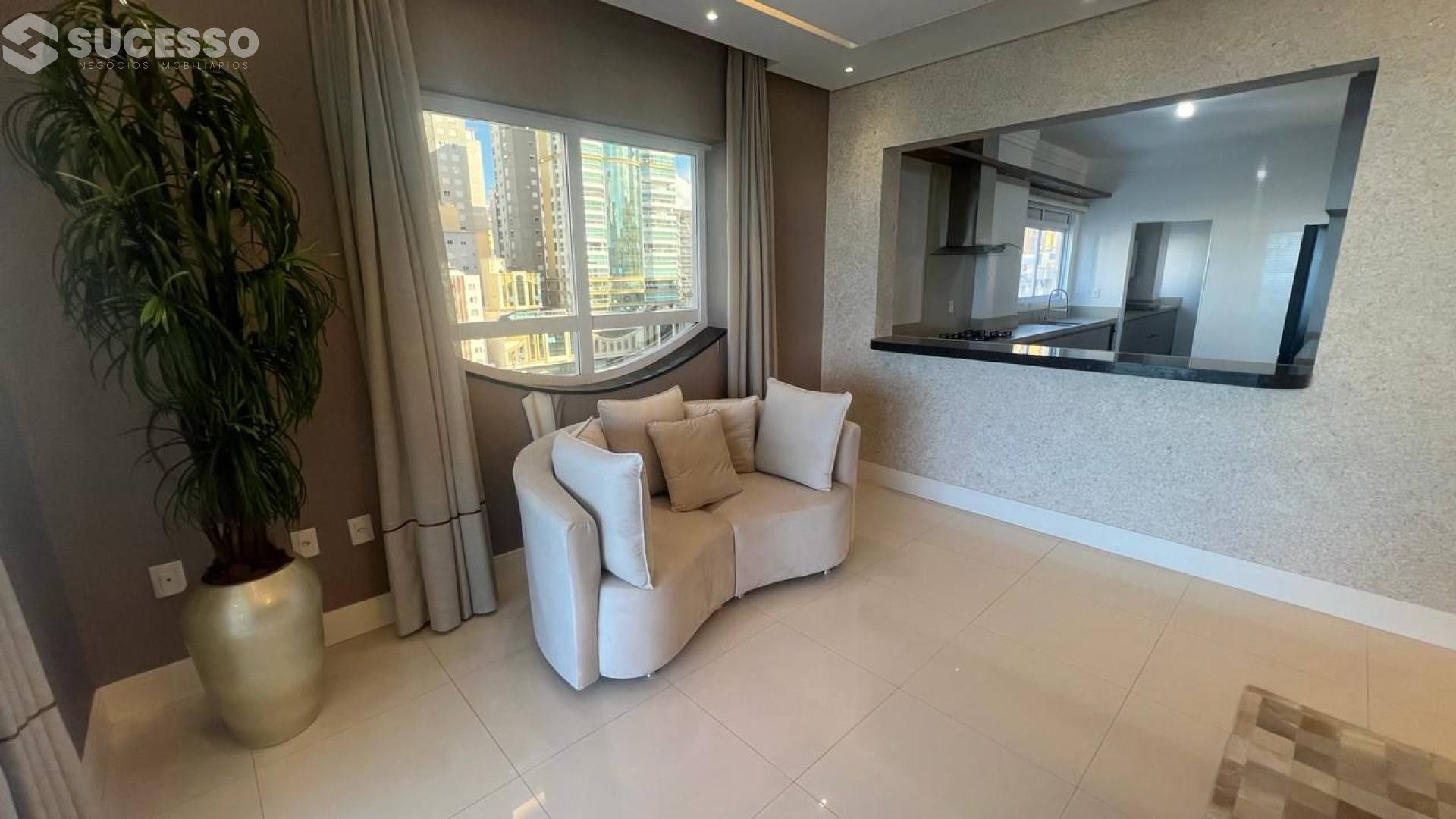 Apartamento Para Vender com 4 quartos no bairro Meia Praia, Itapema