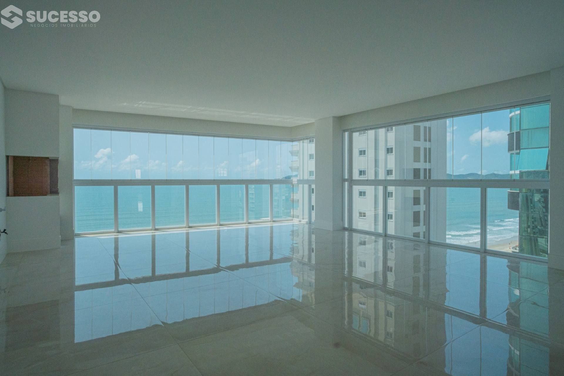 Apartamento de 4 Suítes à Venda em Meia Praia, Itapema