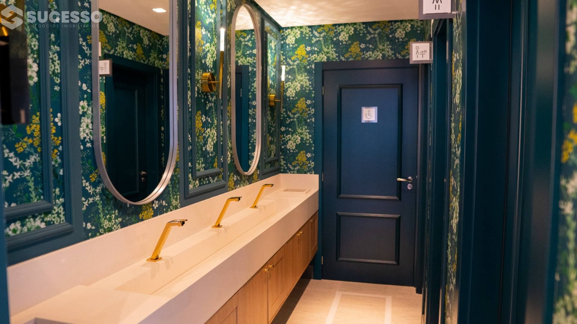 Apartamento à Venda com 3 Suítes no Carmel Residence, Meia Praia