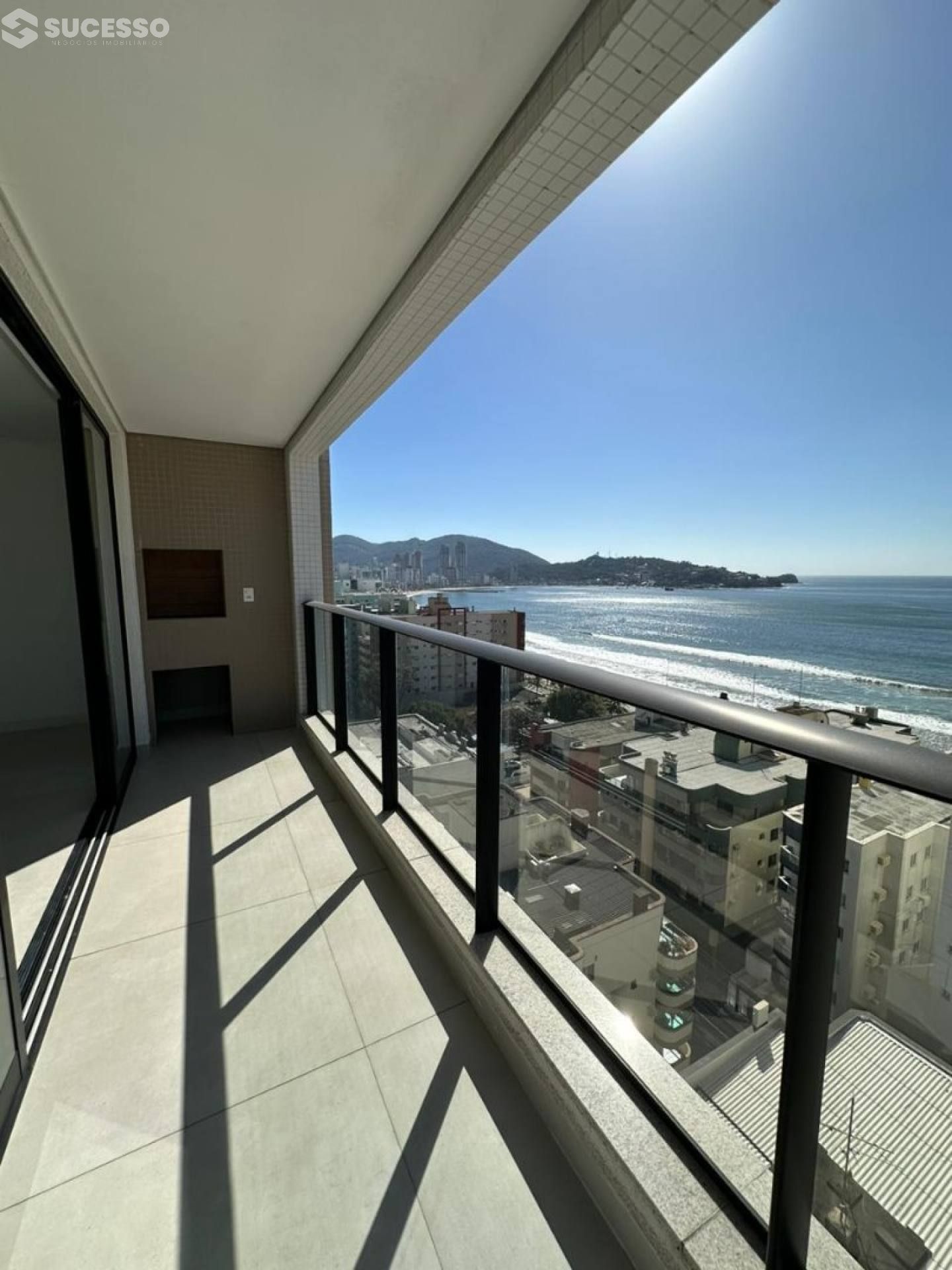 Apartamento de 3 Suítes com Vista para o Mar em Itapema