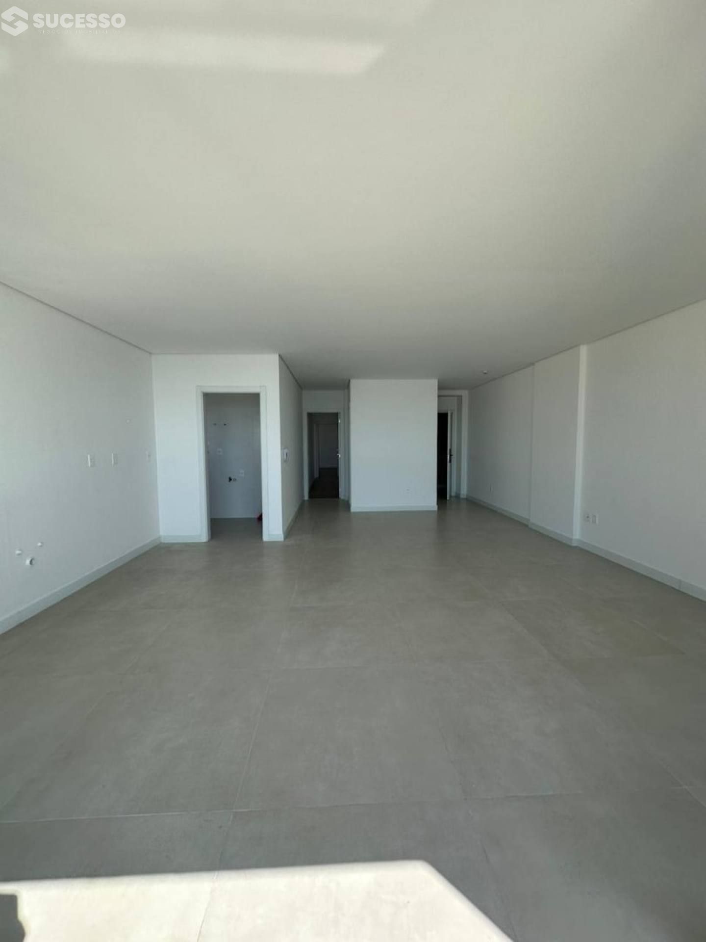 Apartamento de 3 Suítes com Vista para o Mar em Itapema