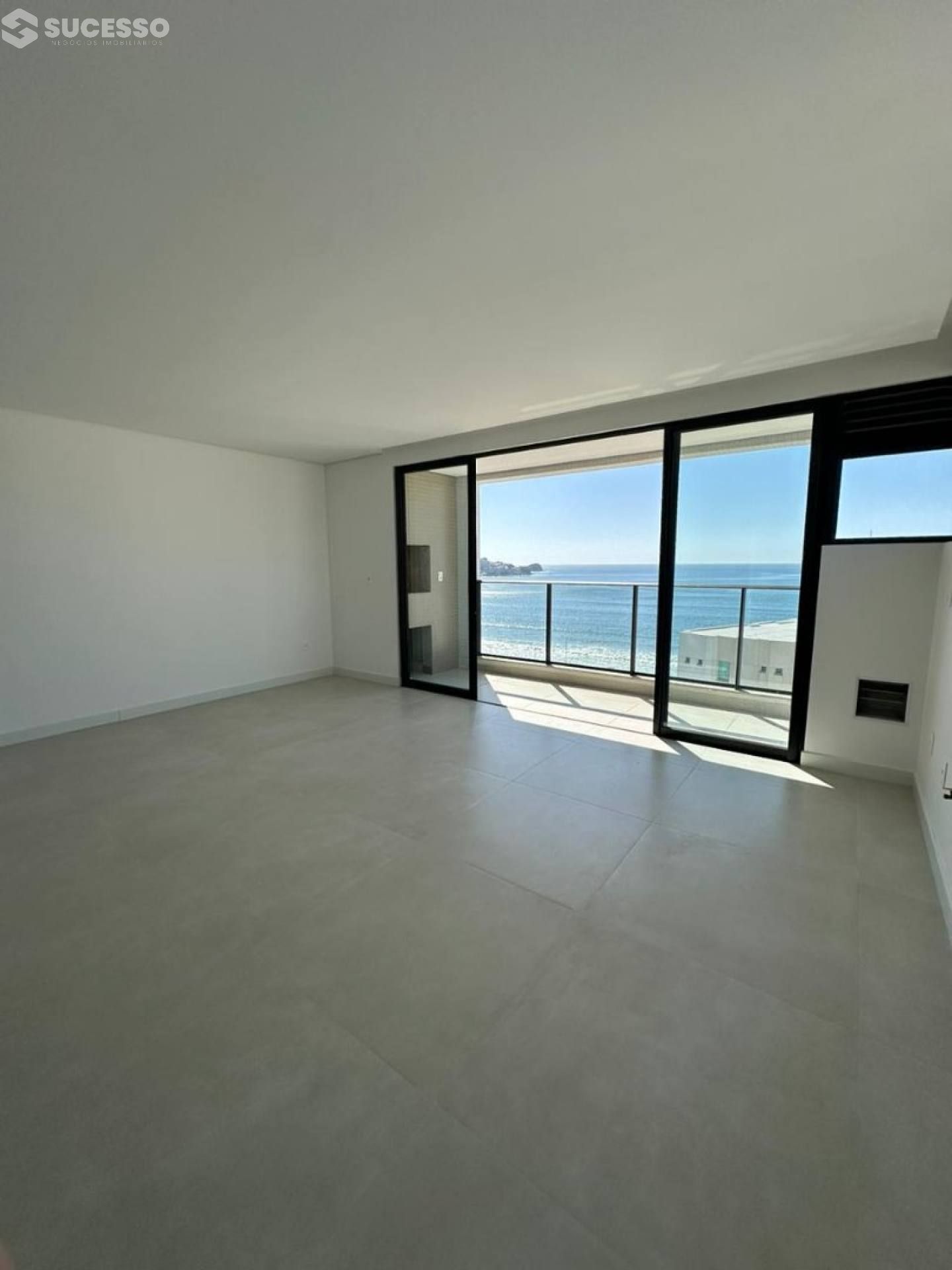 Apartamento de 3 Suítes com Vista para o Mar em Itapema