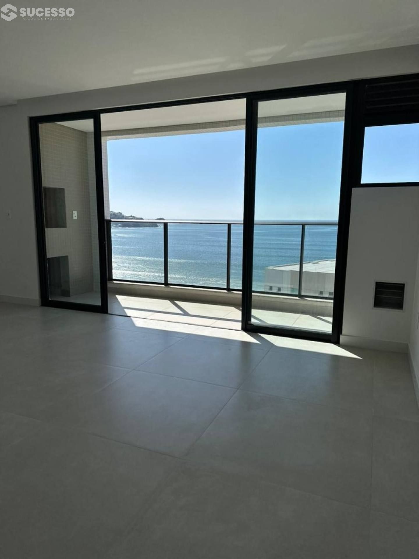 Apartamento de 3 Suítes com Vista para o Mar em Itapema