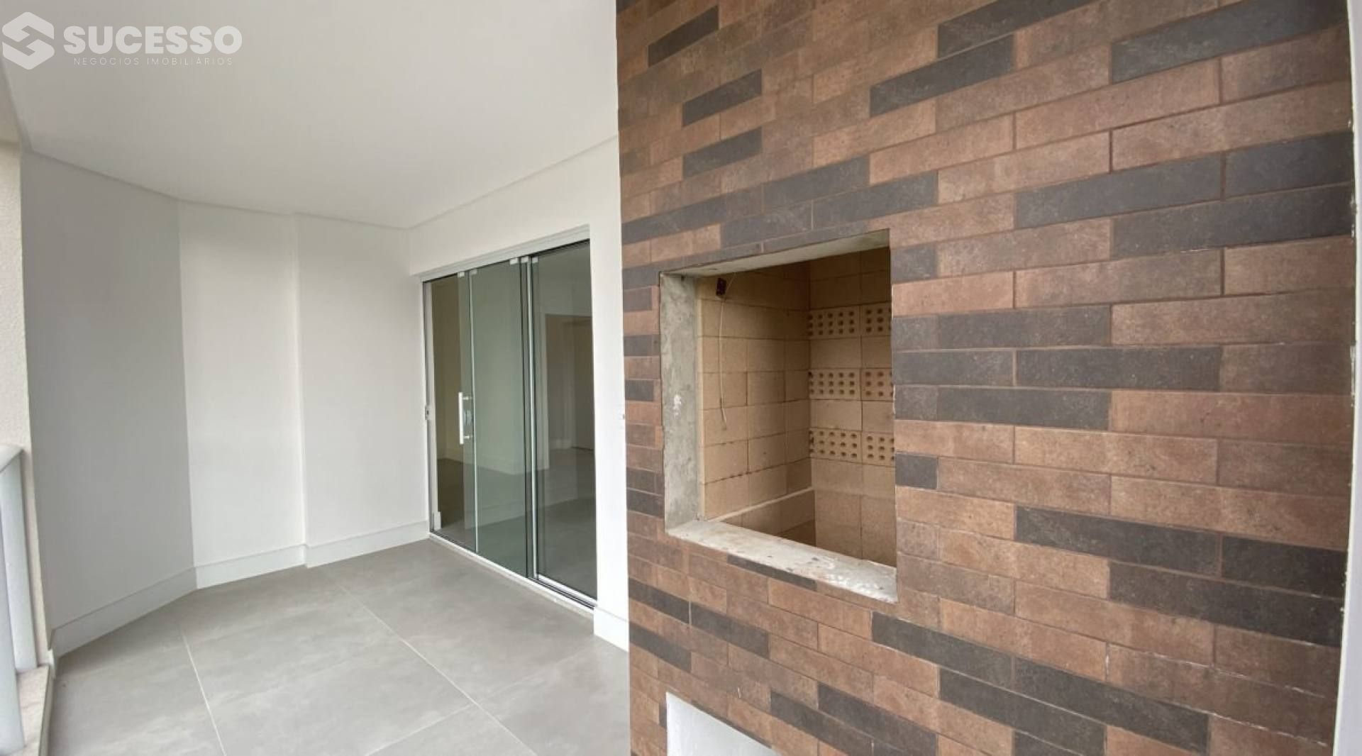 Apartamento Para Vender com 3 suítes no bairro Centro em Itapema