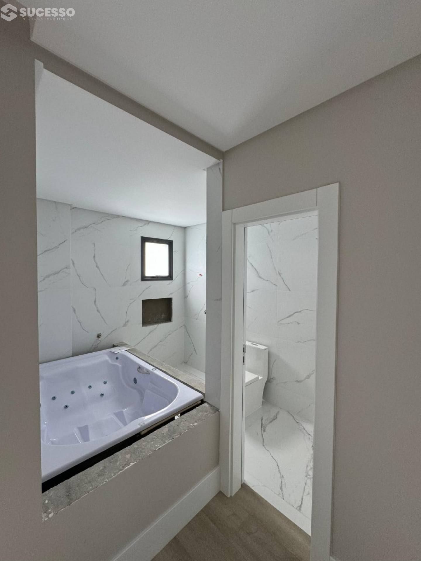 Apartamento com 3 Suítes no Centro de Itapema