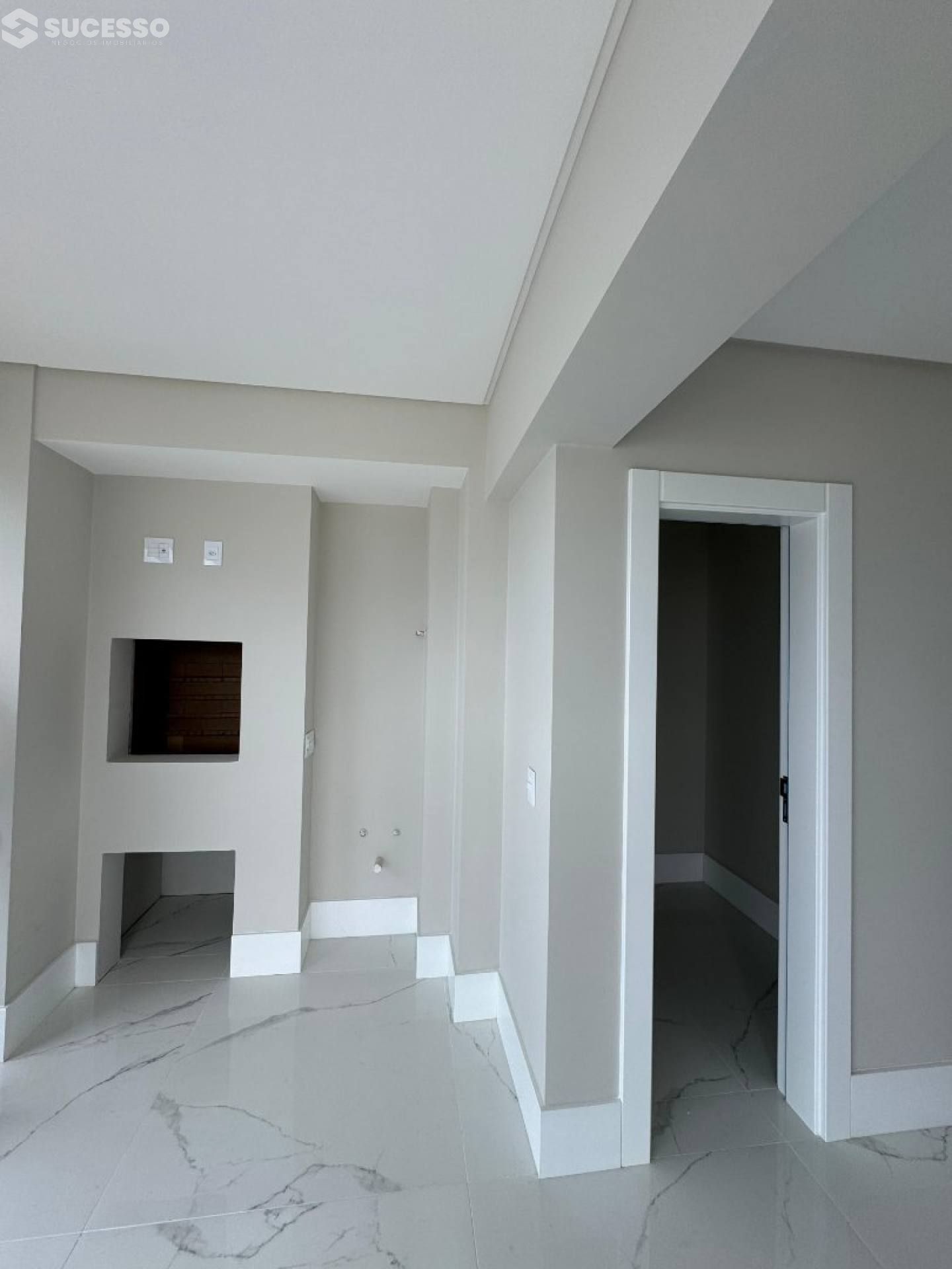 Apartamento com 3 Suítes no Centro de Itapema