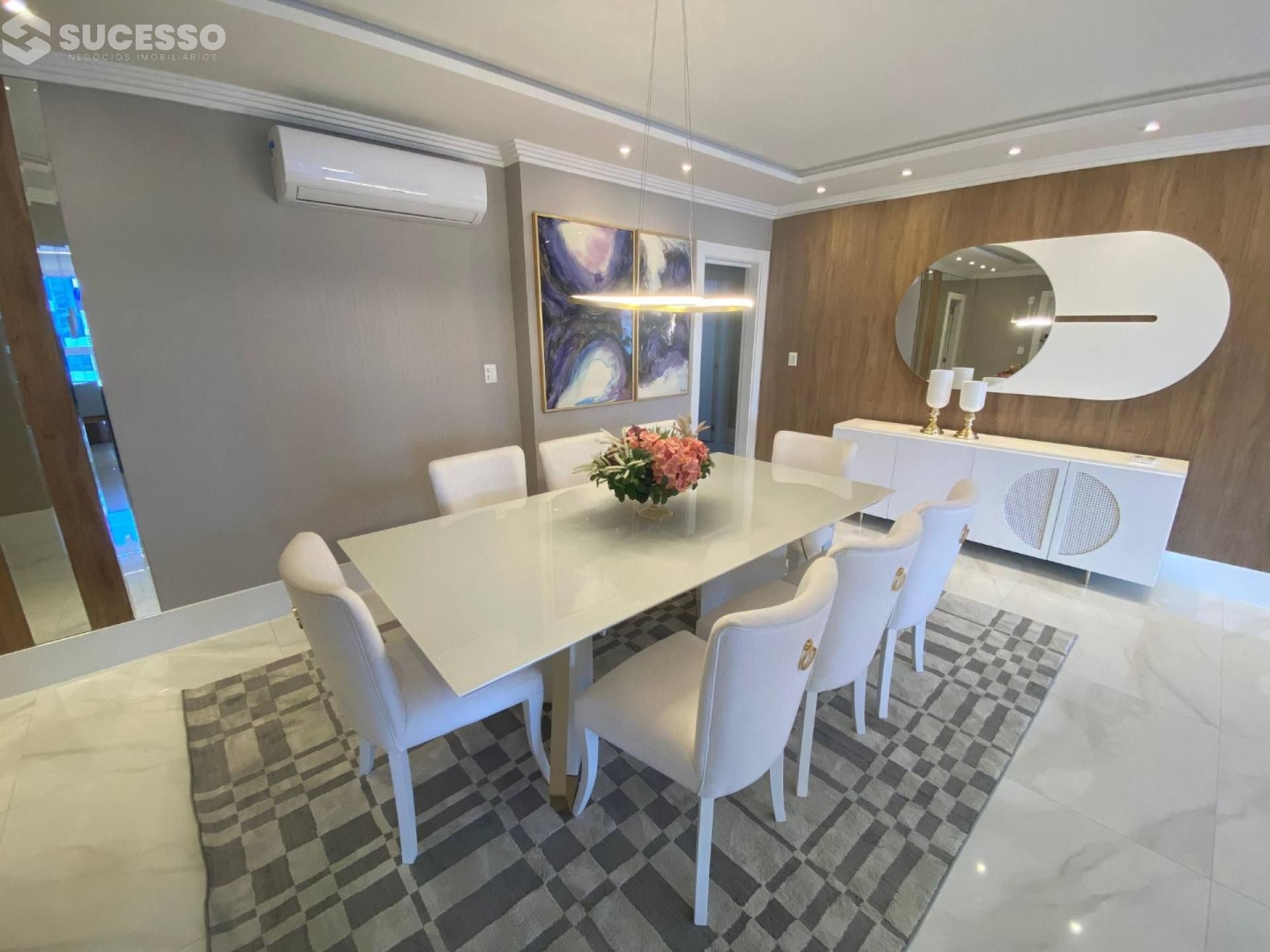 Apartamento Para Vender com4 suítes na Meia Praia em Itapema