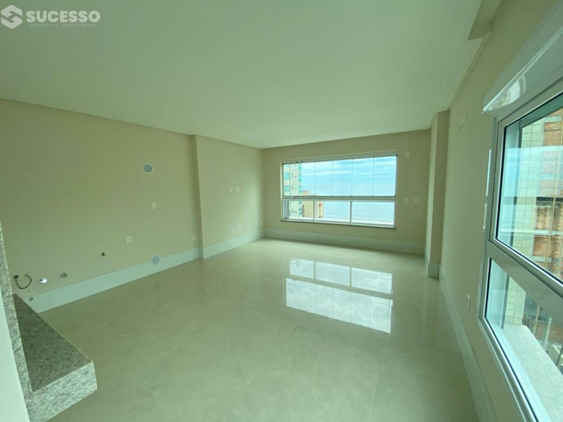 Apartamento de Alto Padrão com 4 Suítes em Meia Praia, Itapema