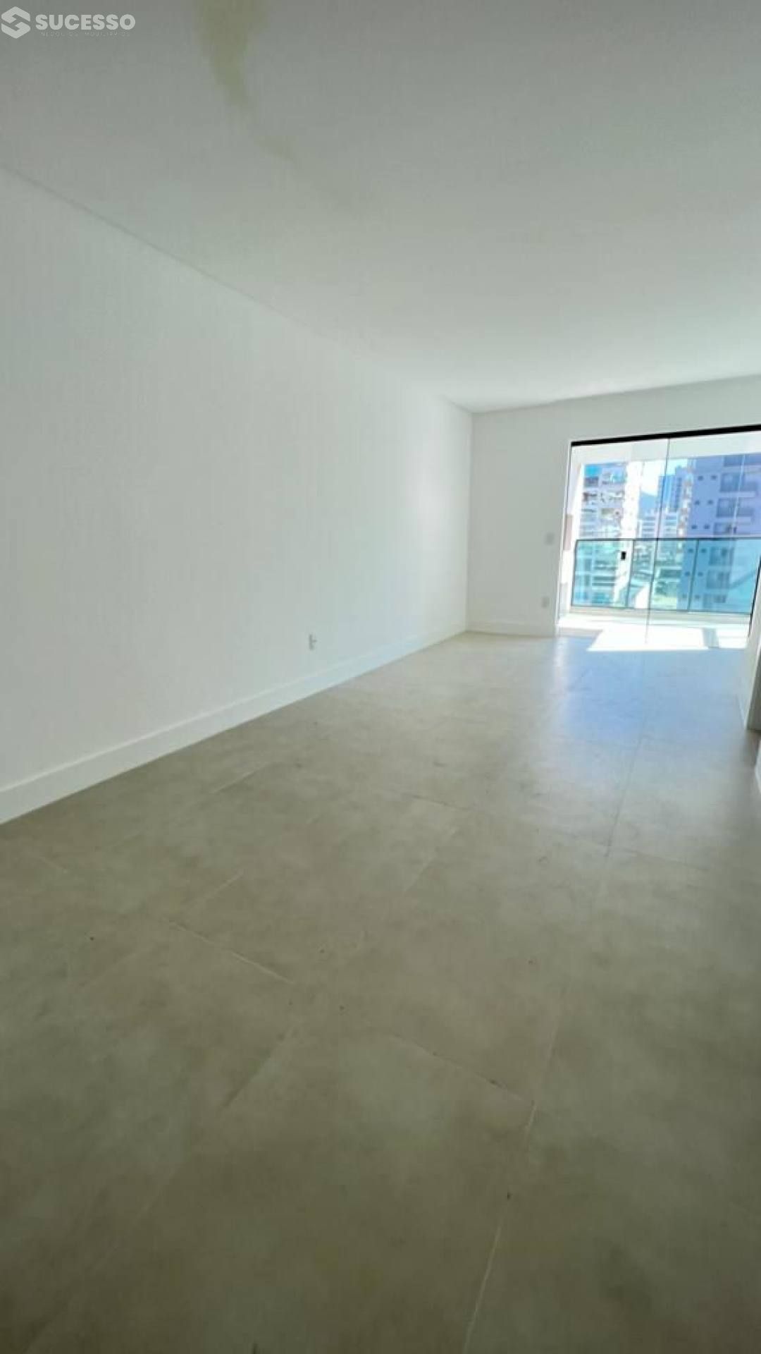 Apartamento com 2 Suítes no Residencial Vale do Sol em Meia Praia