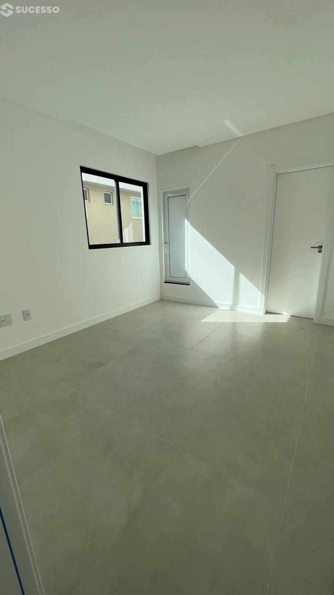 Apartamento com 2 Suítes no Residencial Vale do Sol em Meia Praia