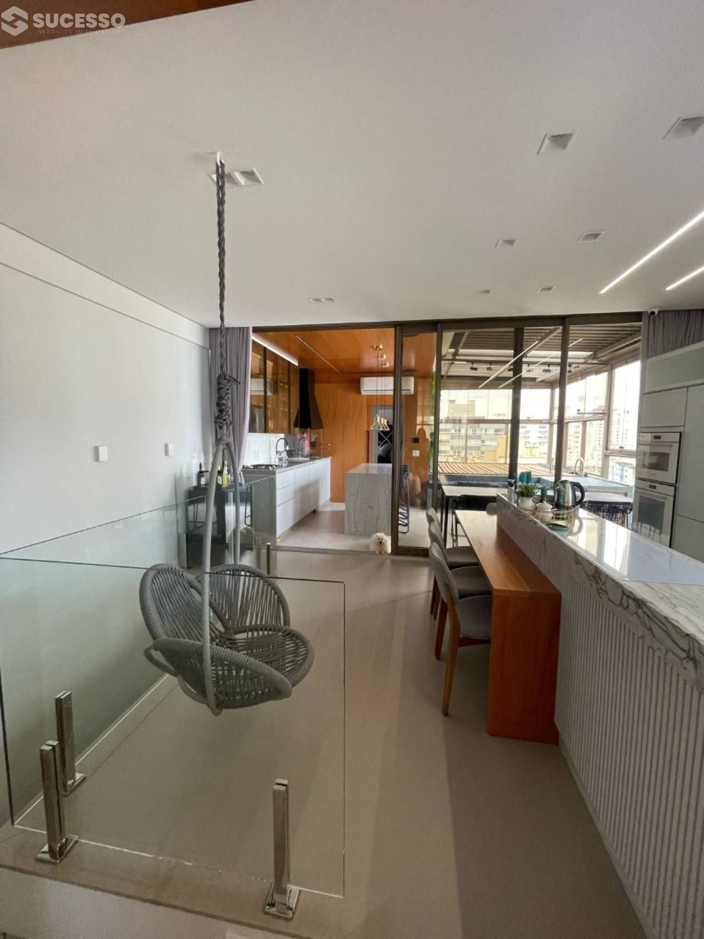 Cobertura Duplex com Piscina Privativa em Meia Praia, Itapema