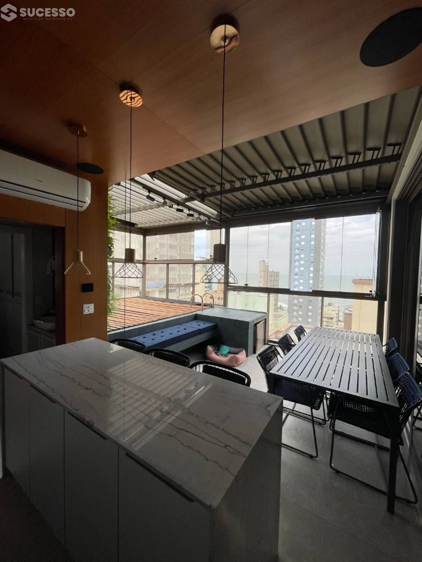 Cobertura Duplex com Piscina Privativa em Meia Praia, Itapema