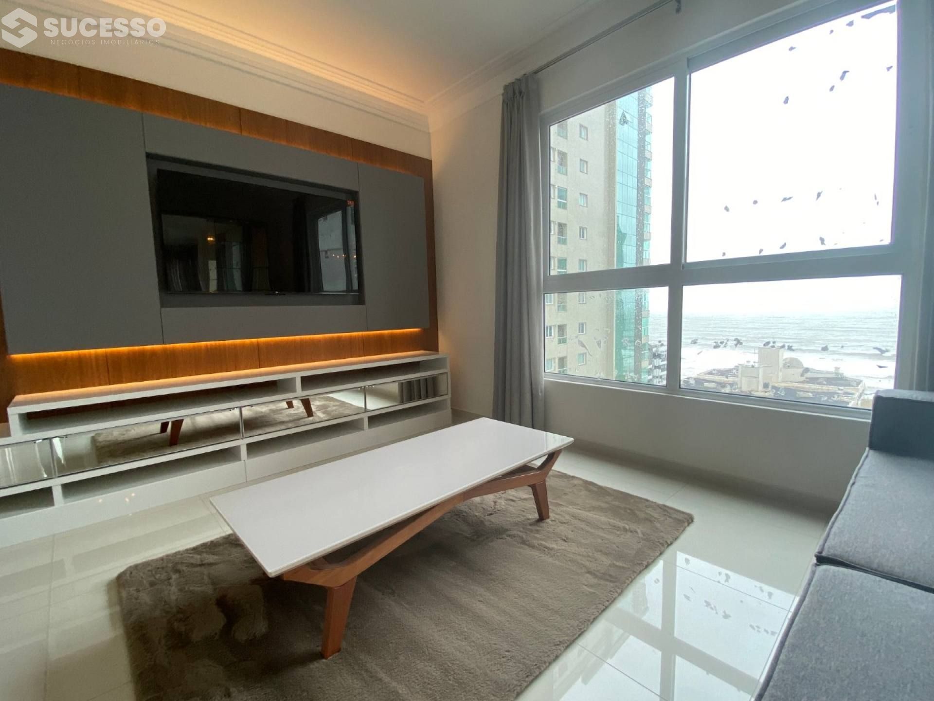 Apartamento no Central Tower na Meia Praia, Itapema