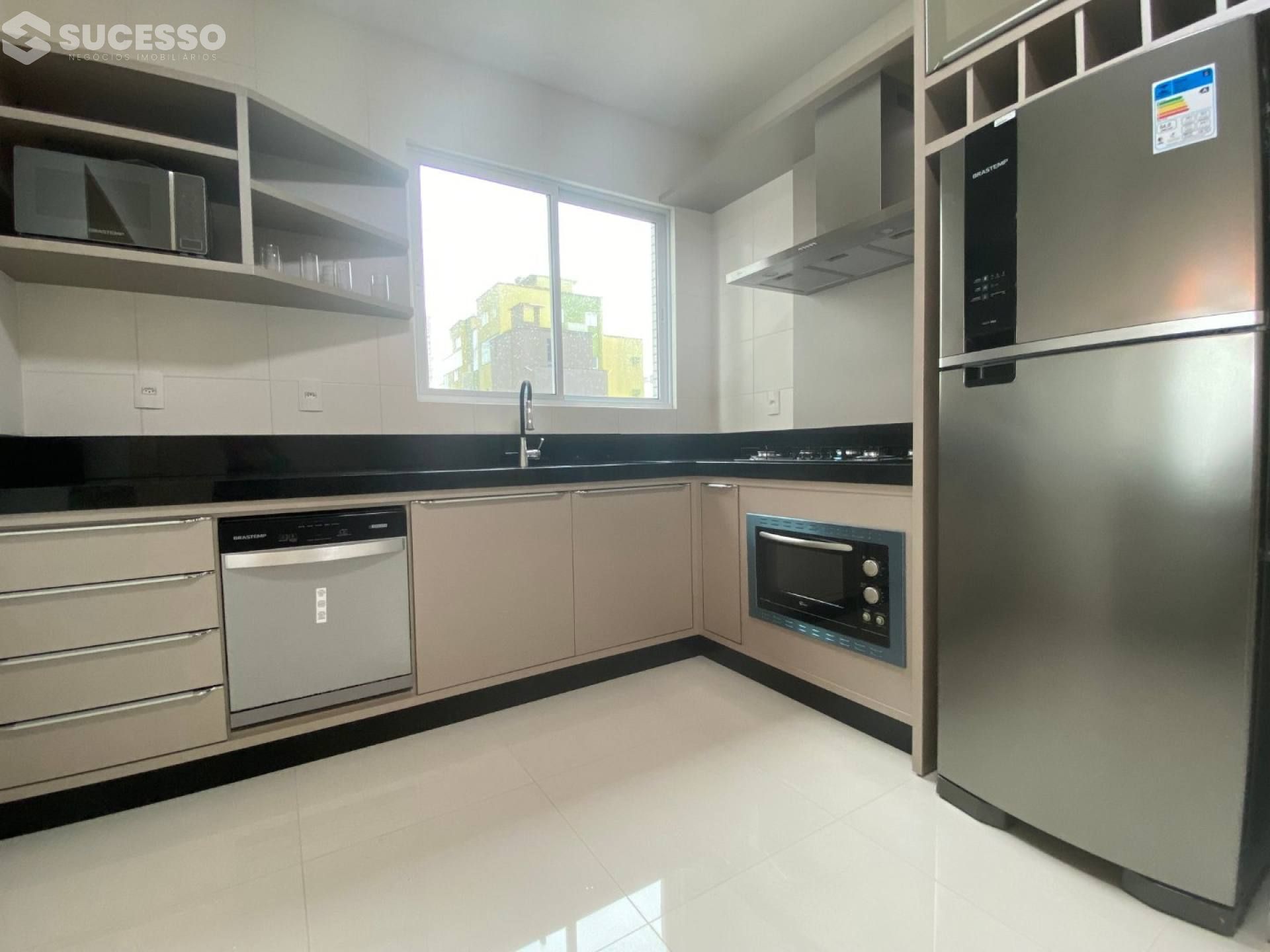 Apartamento no Central Tower na Meia Praia, Itapema