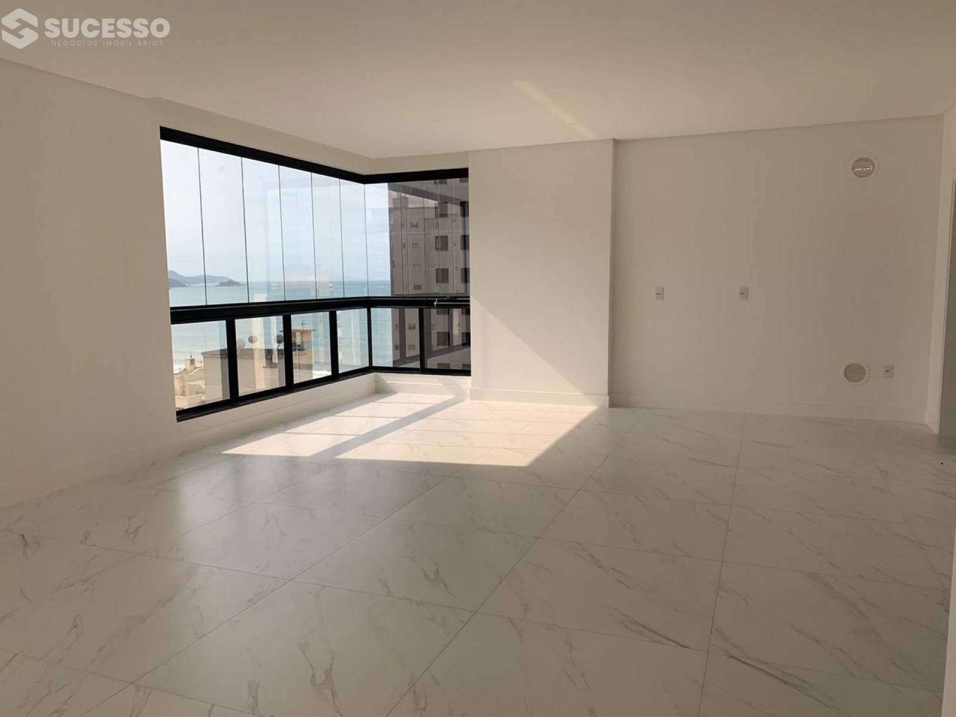 Apartamento Para Vender 3 suítes na Meia Praia, Itapema
