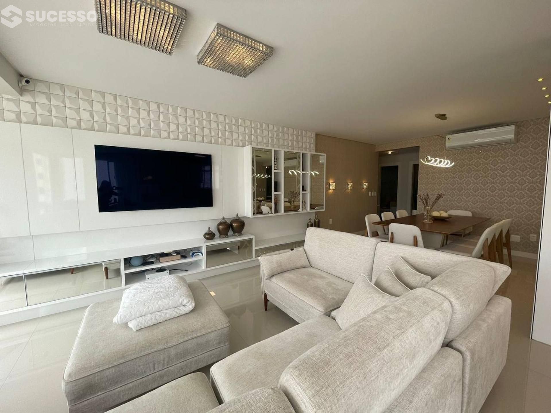 Apartamento com 4 Dormitórios em Meia Praia, Itapema