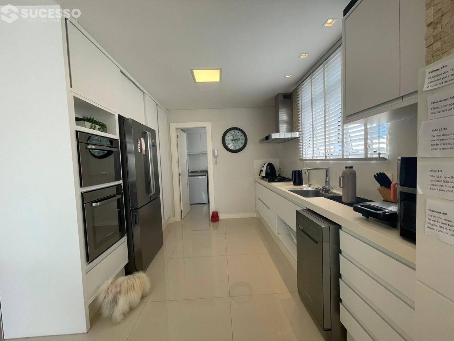 Apartamento com 4 Dormitórios em Meia Praia, Itapema