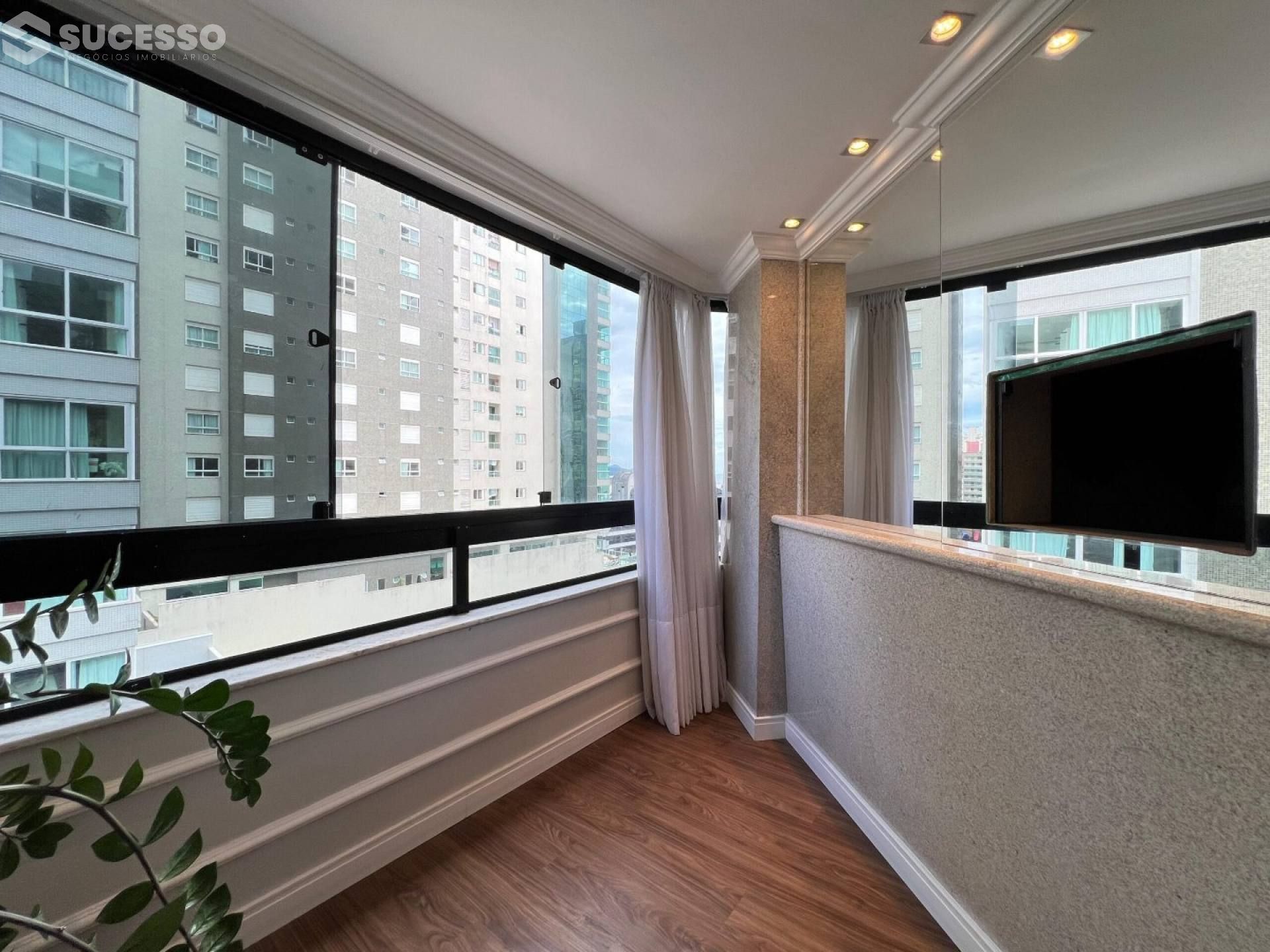 Apartamento Para Vender com 3 quartos 1 suítes no bairro Meia Praia em Itapema