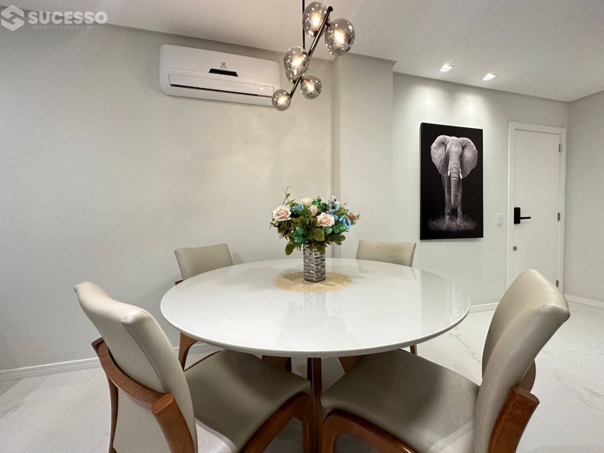 Apartamento Para Vender Mobiliado no bairro Centro em Itapema