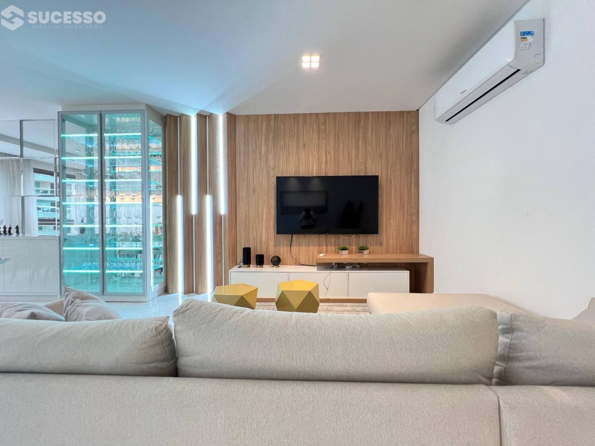 Apartamento Para Vender 4 suítes no bairro Meia Praia em Itapema