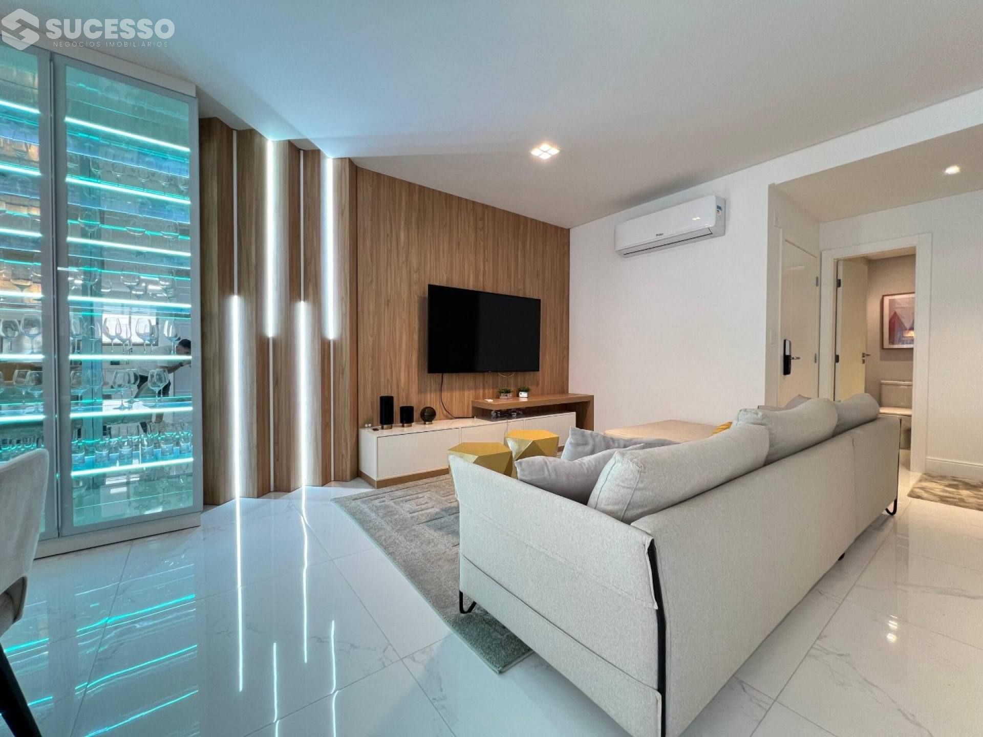 Apartamento Para Vender 4 suítes no bairro Meia Praia em Itapema