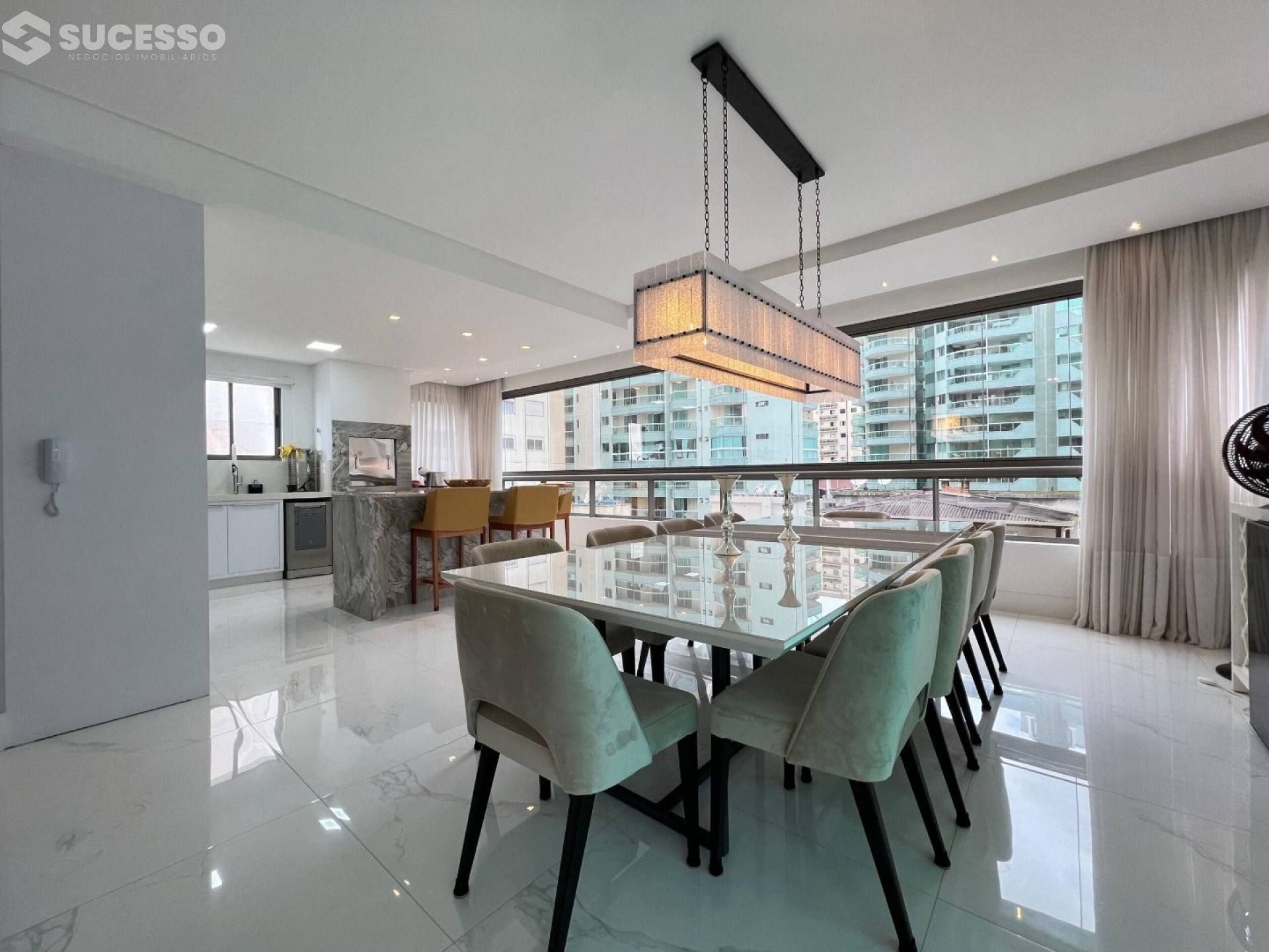 Apartamento Para Vender 4 suítes no bairro Meia Praia em Itapema