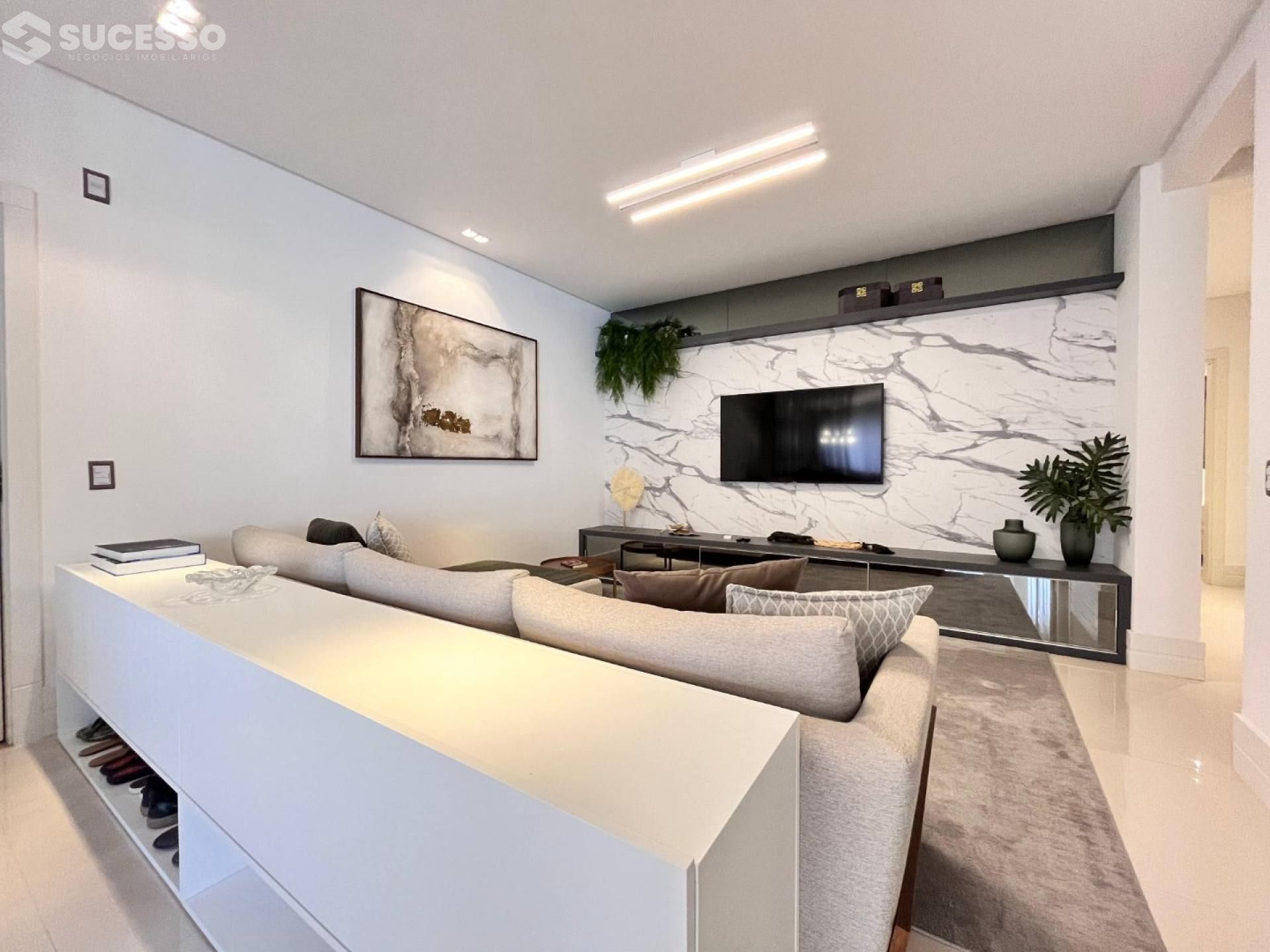 Apartamento Para Vender 4 suítes no bairro Meia Praia em Itapema