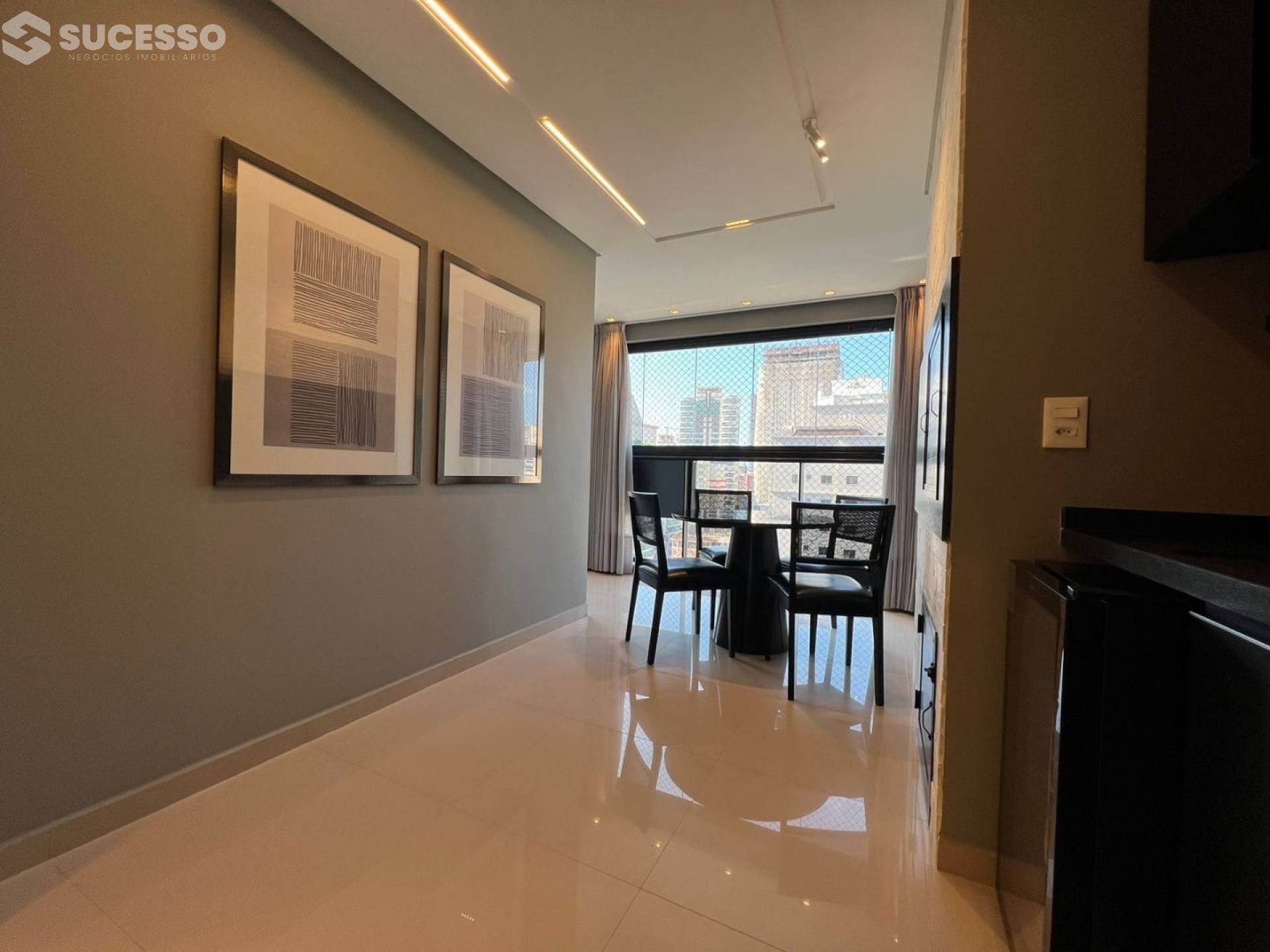 Apartamento Para Vender Mobiliado 3 suítes no bairro Meia Praia, Itapema