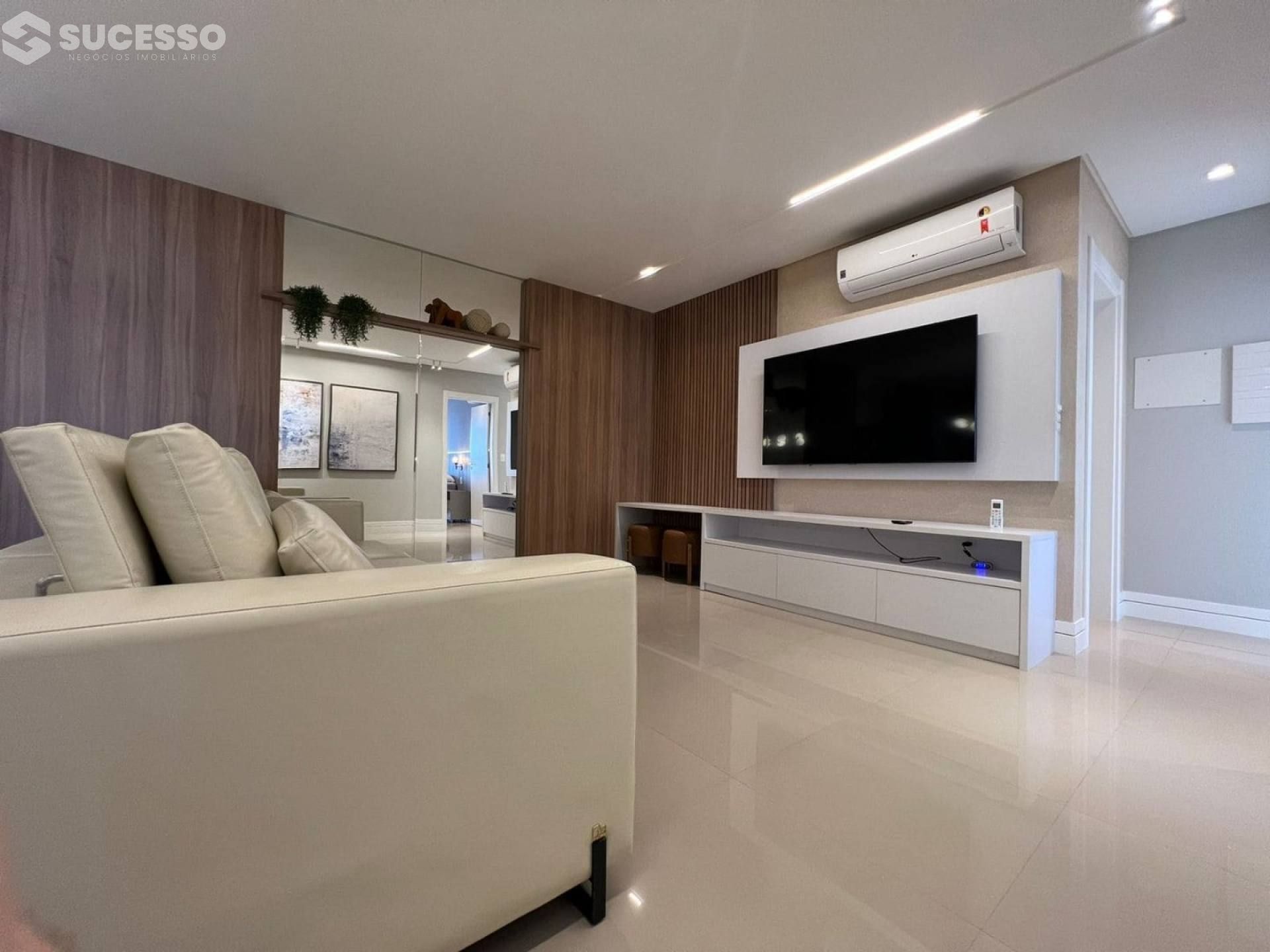 Apartamento Para Vender Mobiliado 3 suítes no bairro Meia Praia, Itapema