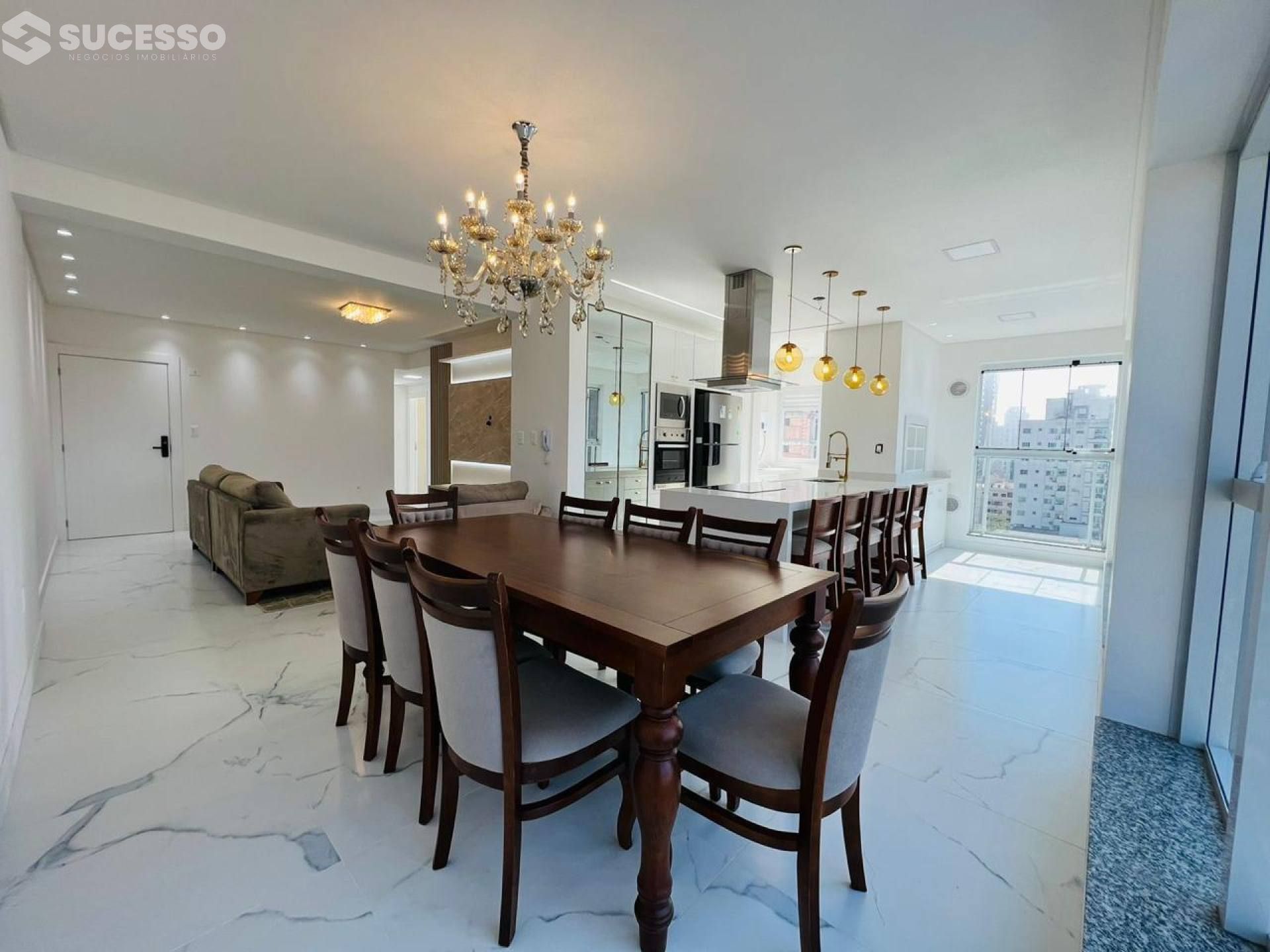 Apartamento Mobiliado Para Vender 3 suítes no bairro Meia Praia, Itapema