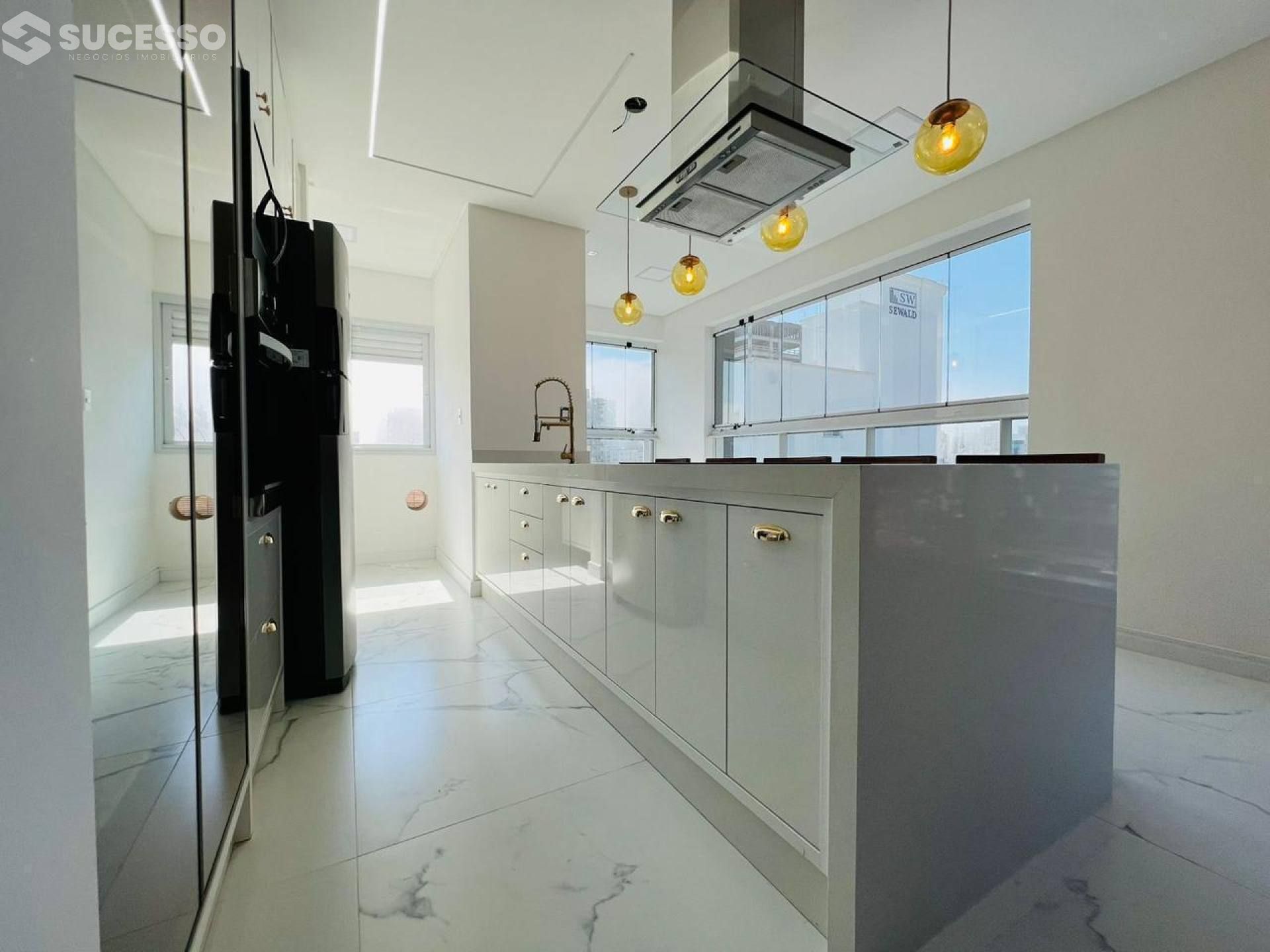 Apartamento Mobiliado Para Vender 3 suítes no bairro Meia Praia, Itapema