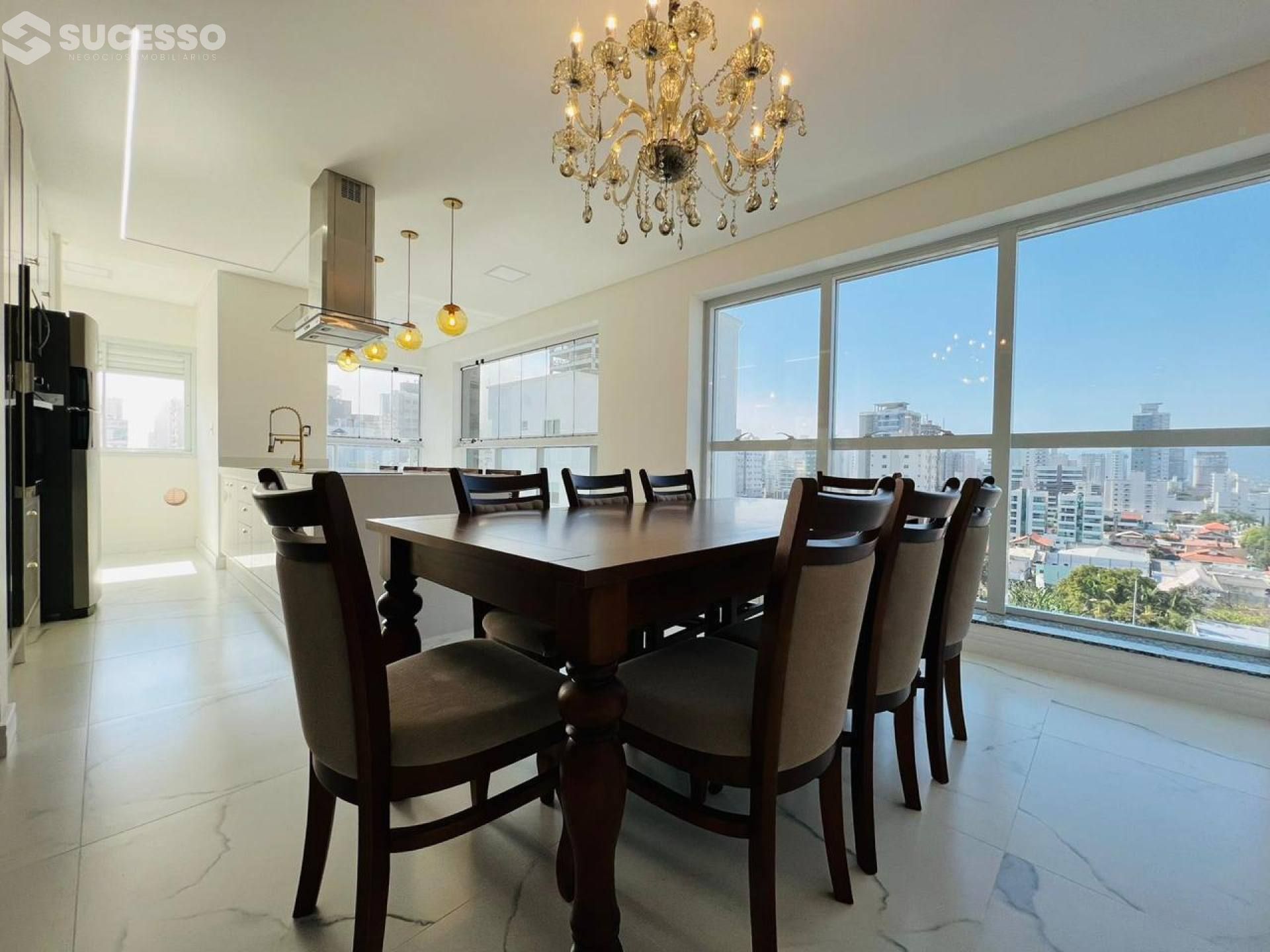 Apartamento Mobiliado Para Vender 3 suítes no bairro Meia Praia, Itapema