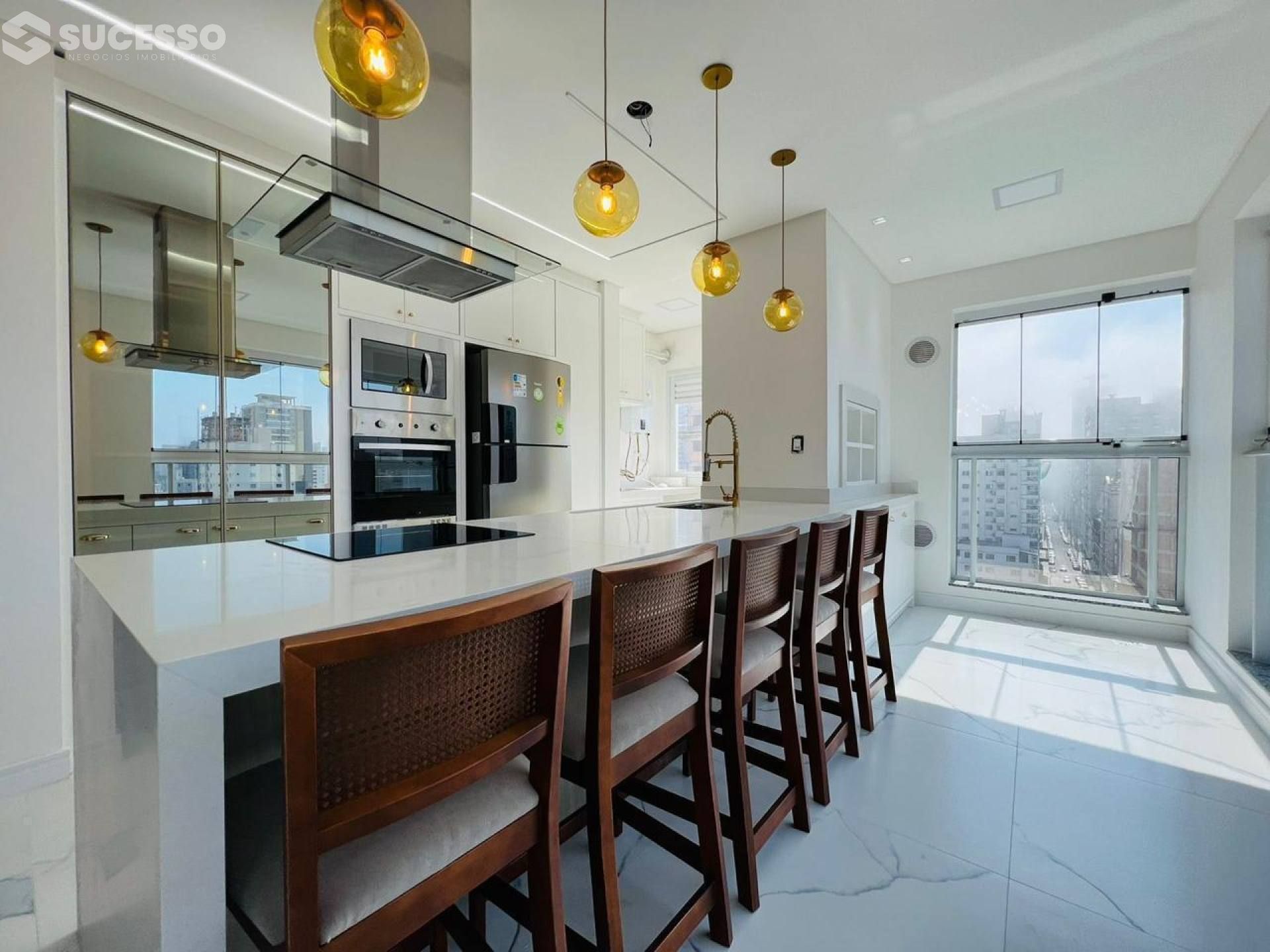 Apartamento Mobiliado Para Vender 3 suítes no bairro Meia Praia, Itapema