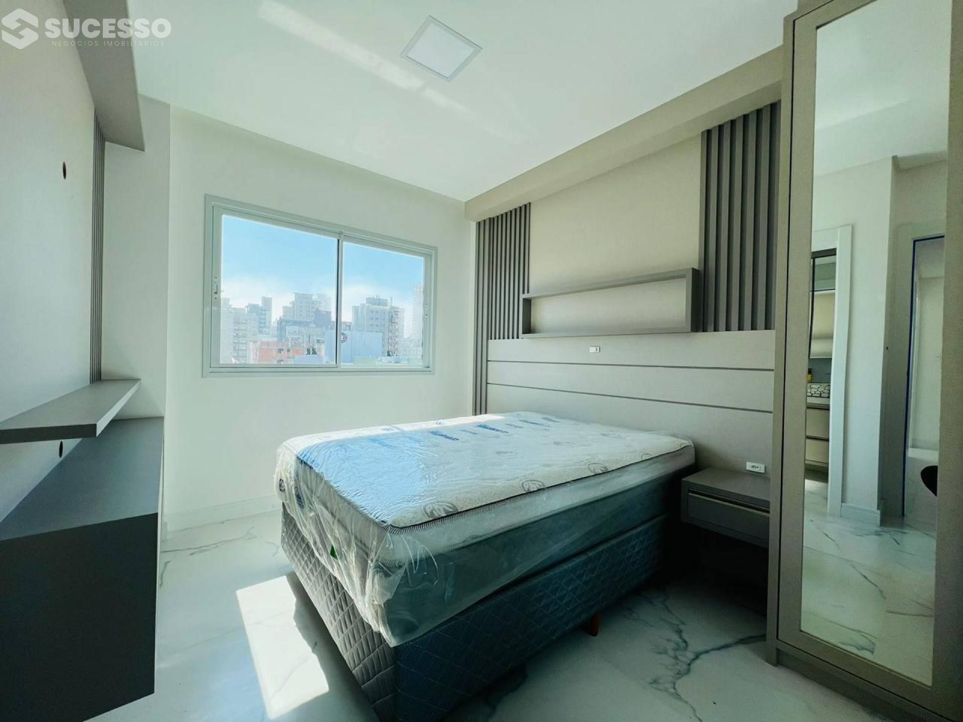 Apartamento Mobiliado Para Vender 3 suítes no bairro Meia Praia, Itapema