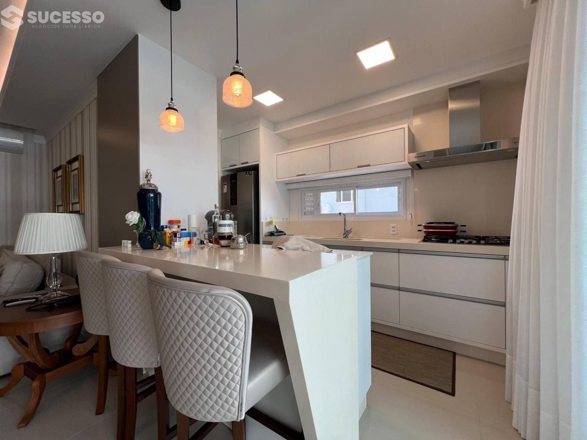 Apartamento Para Vender 3 suítes no bairro Meia Praia em Itapema