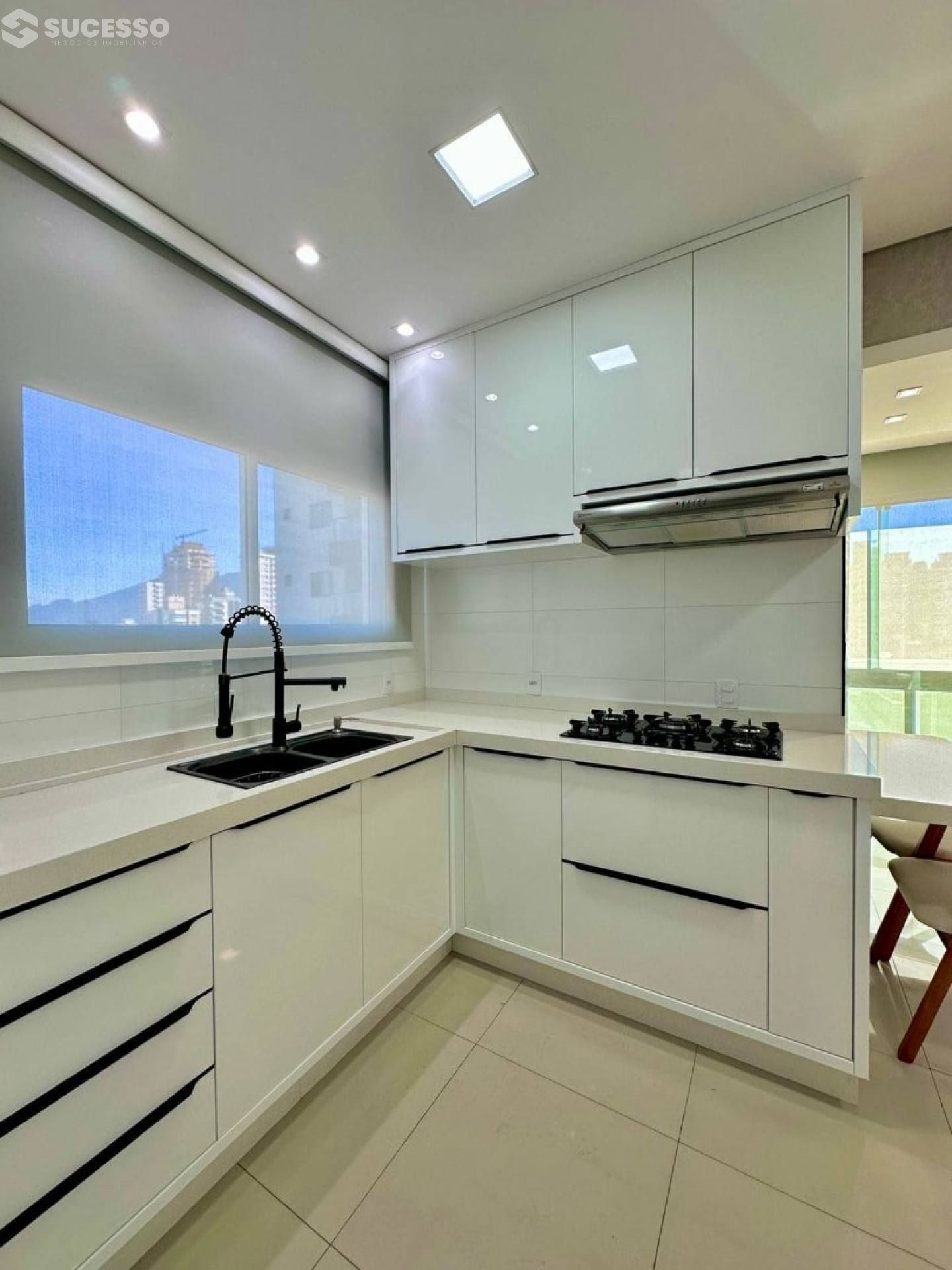 Apartamento 3 Suítes à Venda - Meia Praia, Itapema