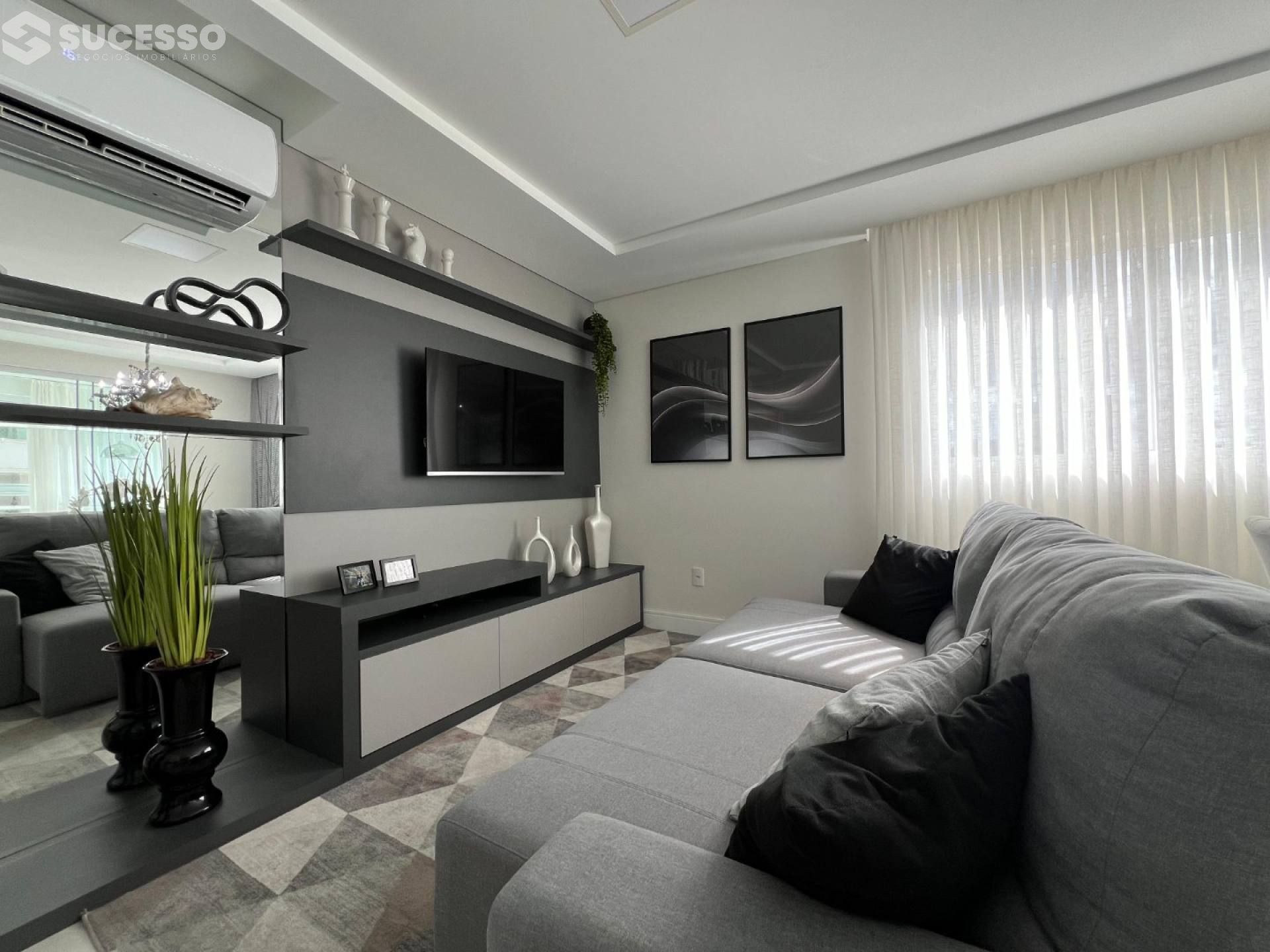 Apartamento Para Vender 3 suítes no bairro Meia Praia em Itapema