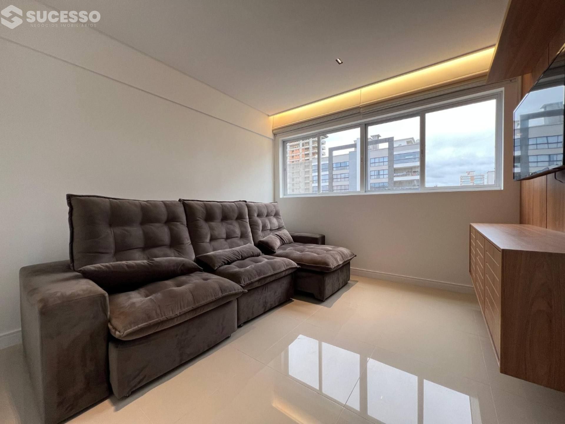 Apartamento Para Vender 3 suítes no bairro Meia Praia, Itapema